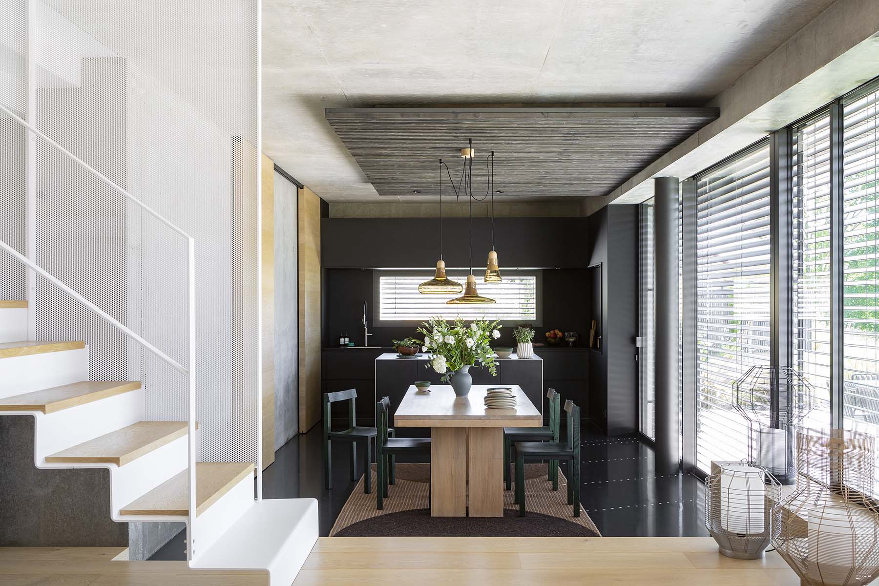 cuisine-sur-mesure-dans-maison-d-architecte-annecy-perene cuisine-sur-mesure-dans-maison-d-architecte-annecy-perene