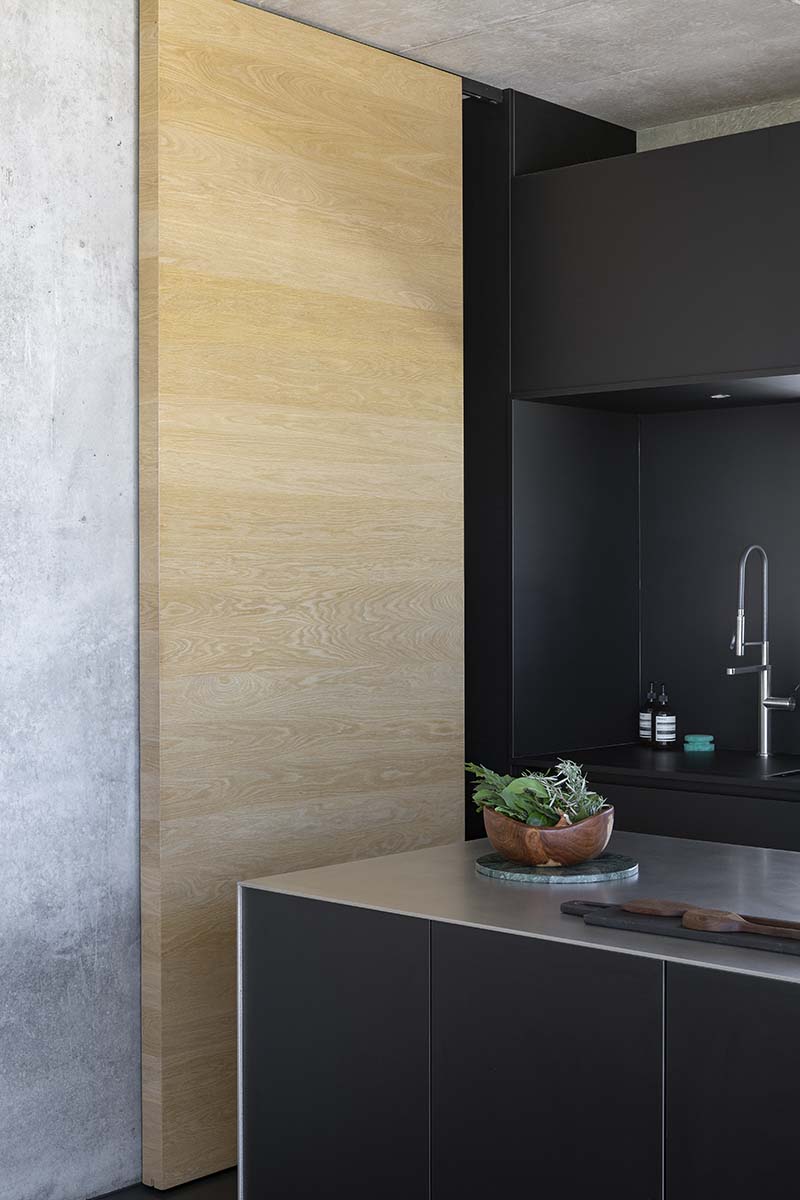 ilot-de-cuisine-noir-et-inox-perene ilot-de-cuisine-noir-et-inox-perene