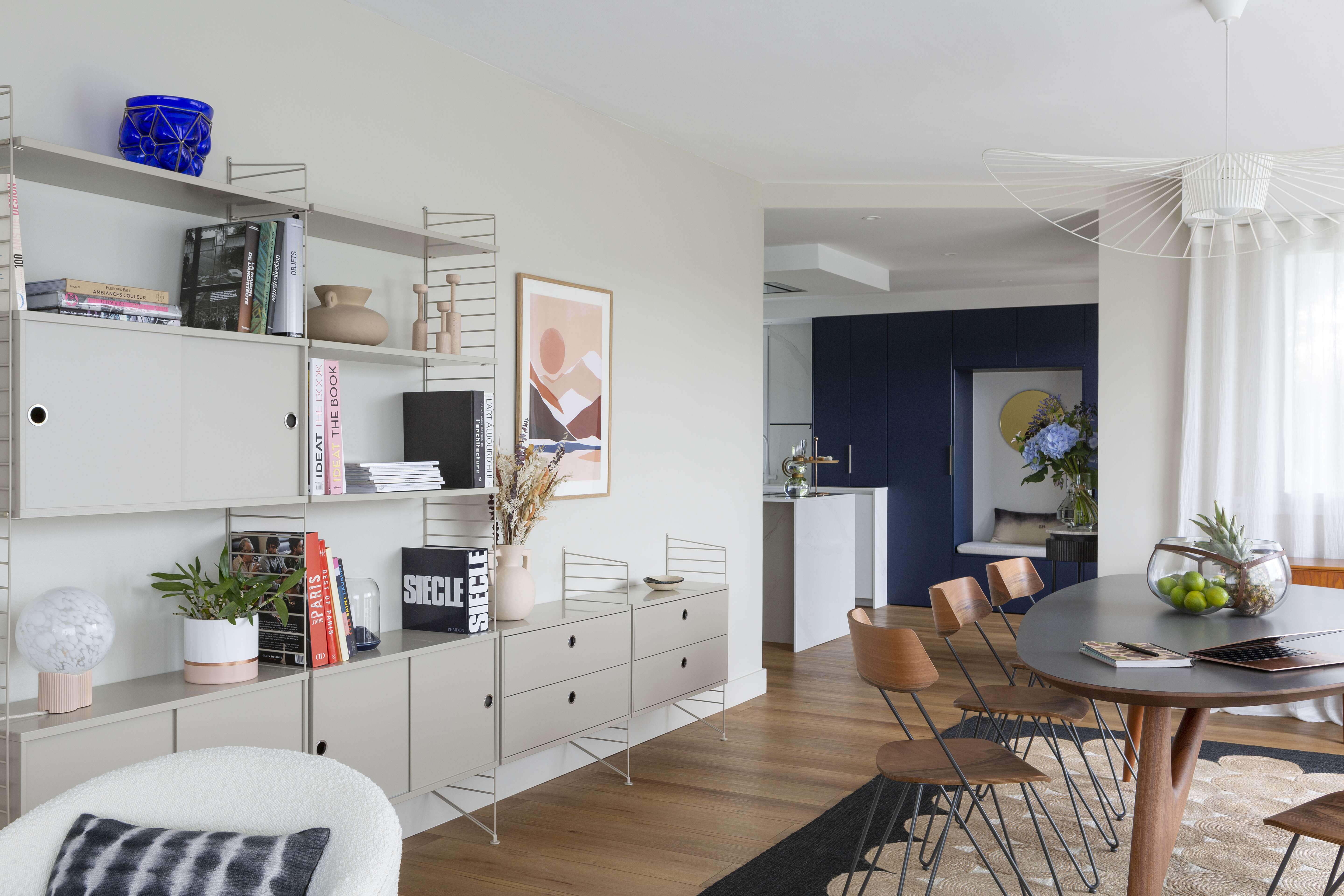 cuisine-design-bleu-ouverte-sur-le-salon cuisine-design-bleu-ouverte-sur-le-salon