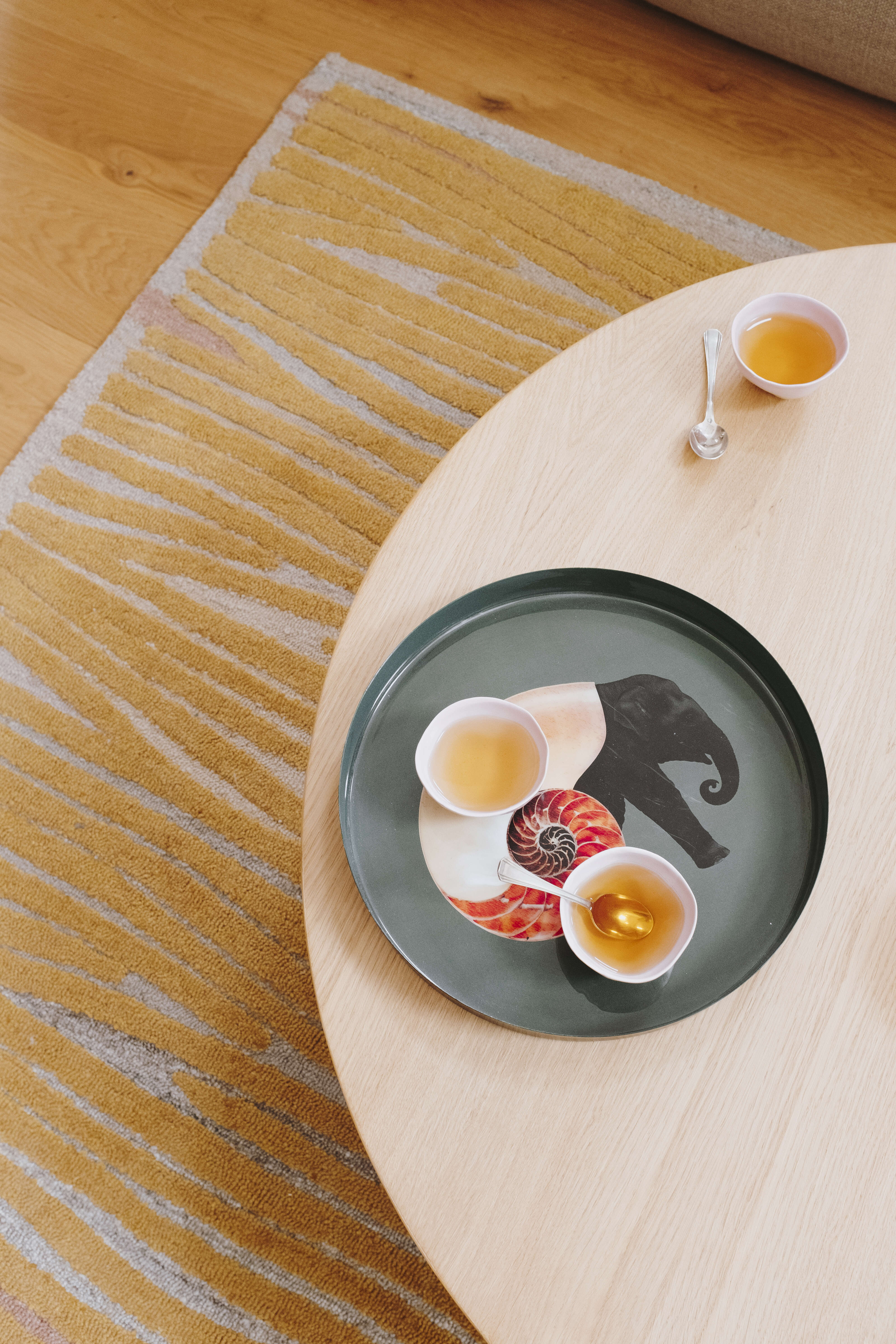 decoration-salon-tapis-toulemonde-bochart-table-kann-design-par-perene decoration-salon-tapis-toulemonde-bochart-table-kann-design-par-perene