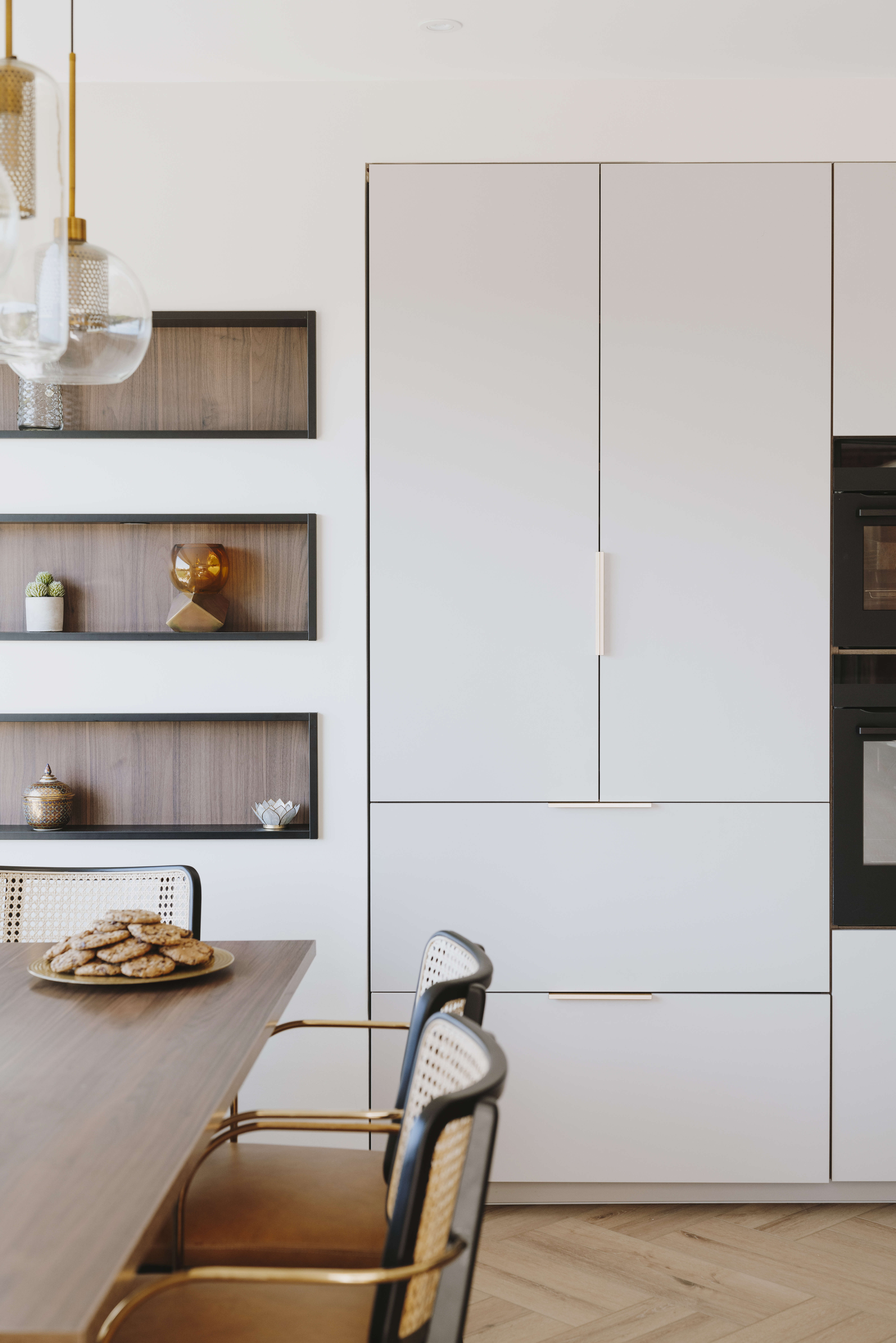 armoire-cuisine-design-blanc-bois-perene armoire-cuisine-design-blanc-bois-perene