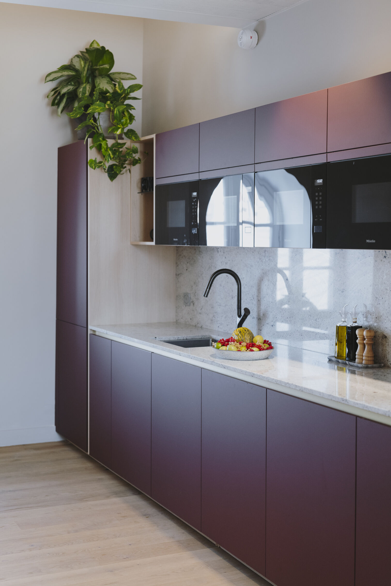 cuisine-finition-chene-fenix-rosso-jaipur-perene