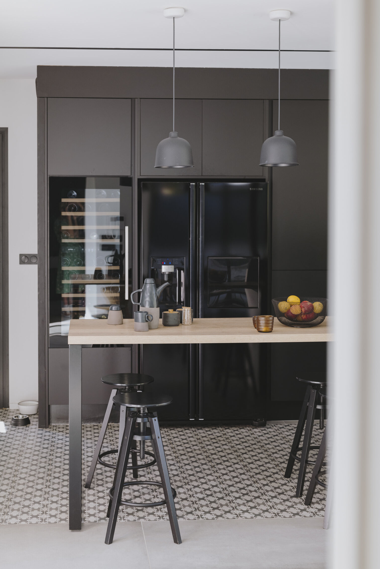 cuisine-avec-table-haute-en-chene-perene cuisine-avec-table-haute-en-chene-perene