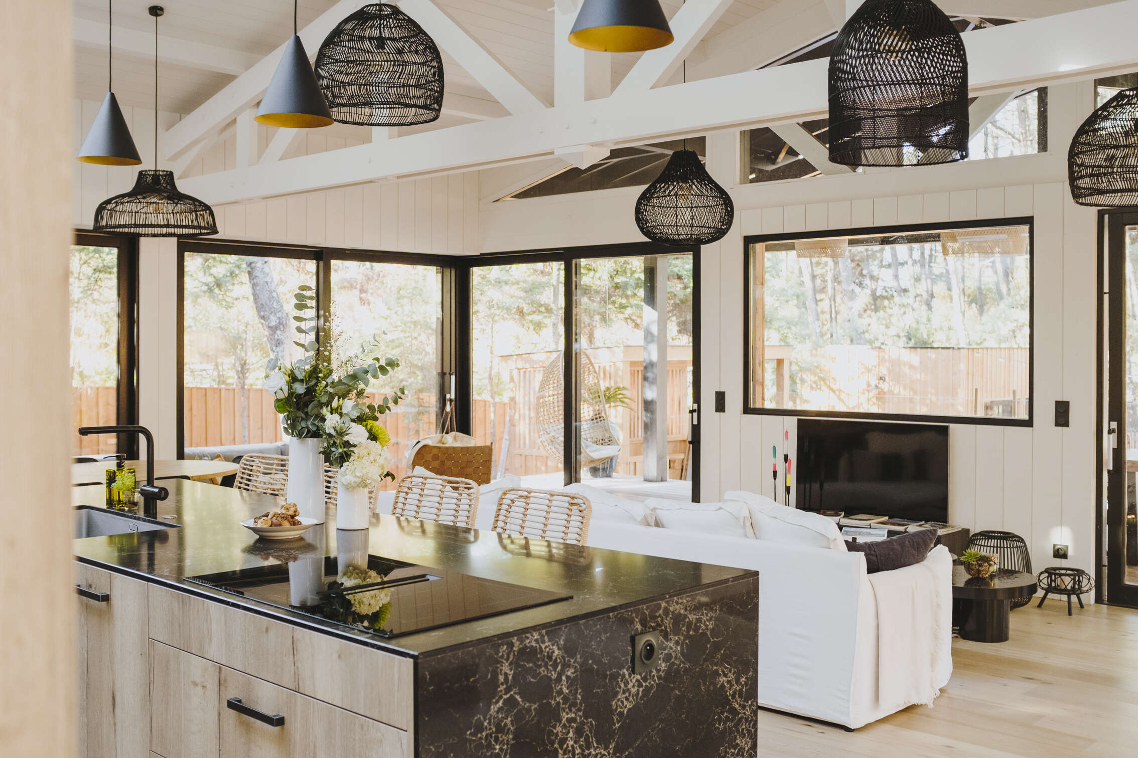 agencement-cuisine-sur-mesure-bois-et-blanc-perene agencement-cuisine-sur-mesure-bois-et-blanc-perene