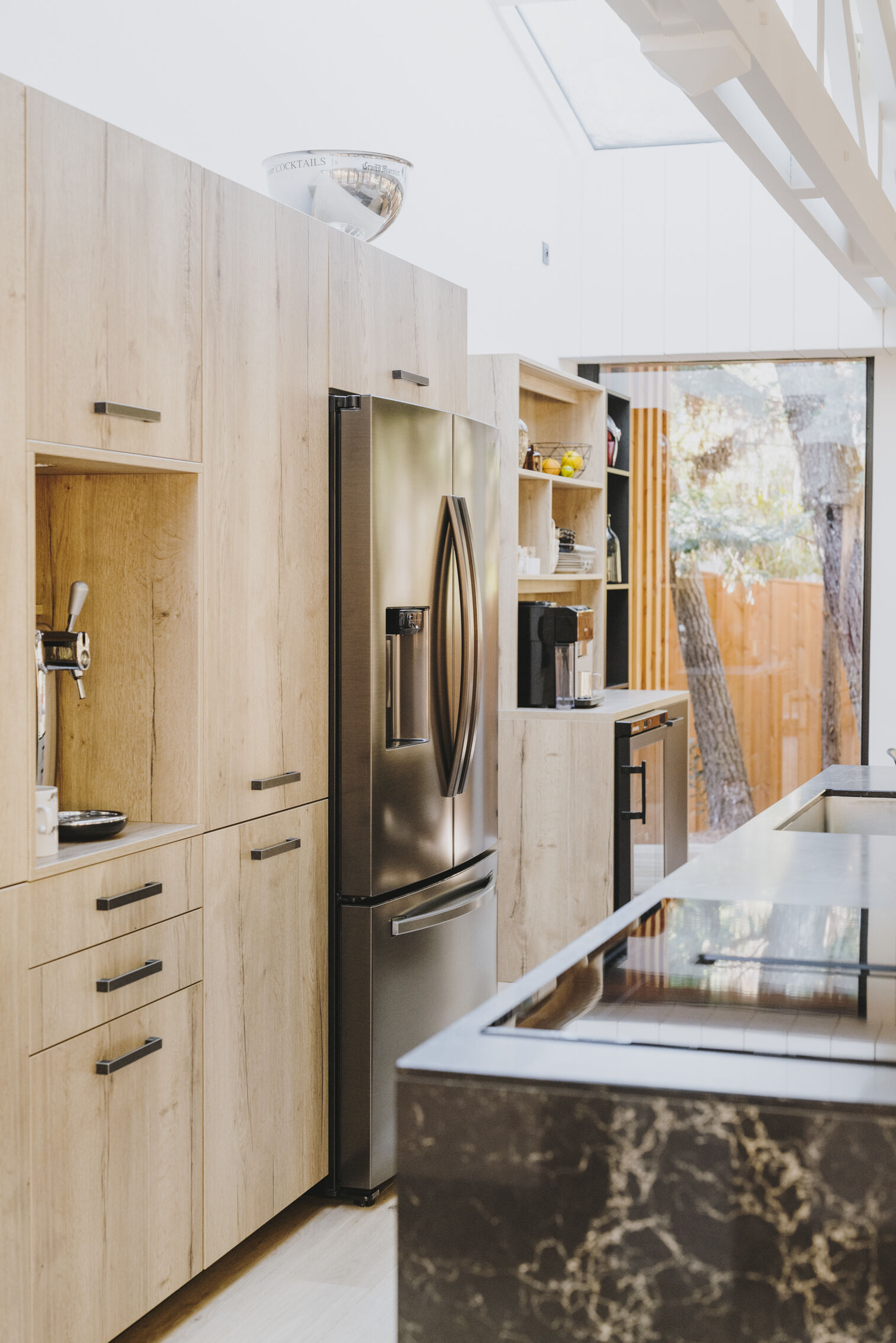 frigo-americain-encastre-dans-meuble-cuisine-en-pein-perene frigo-americain-encastre-dans-meuble-cuisine-en-pein-perene