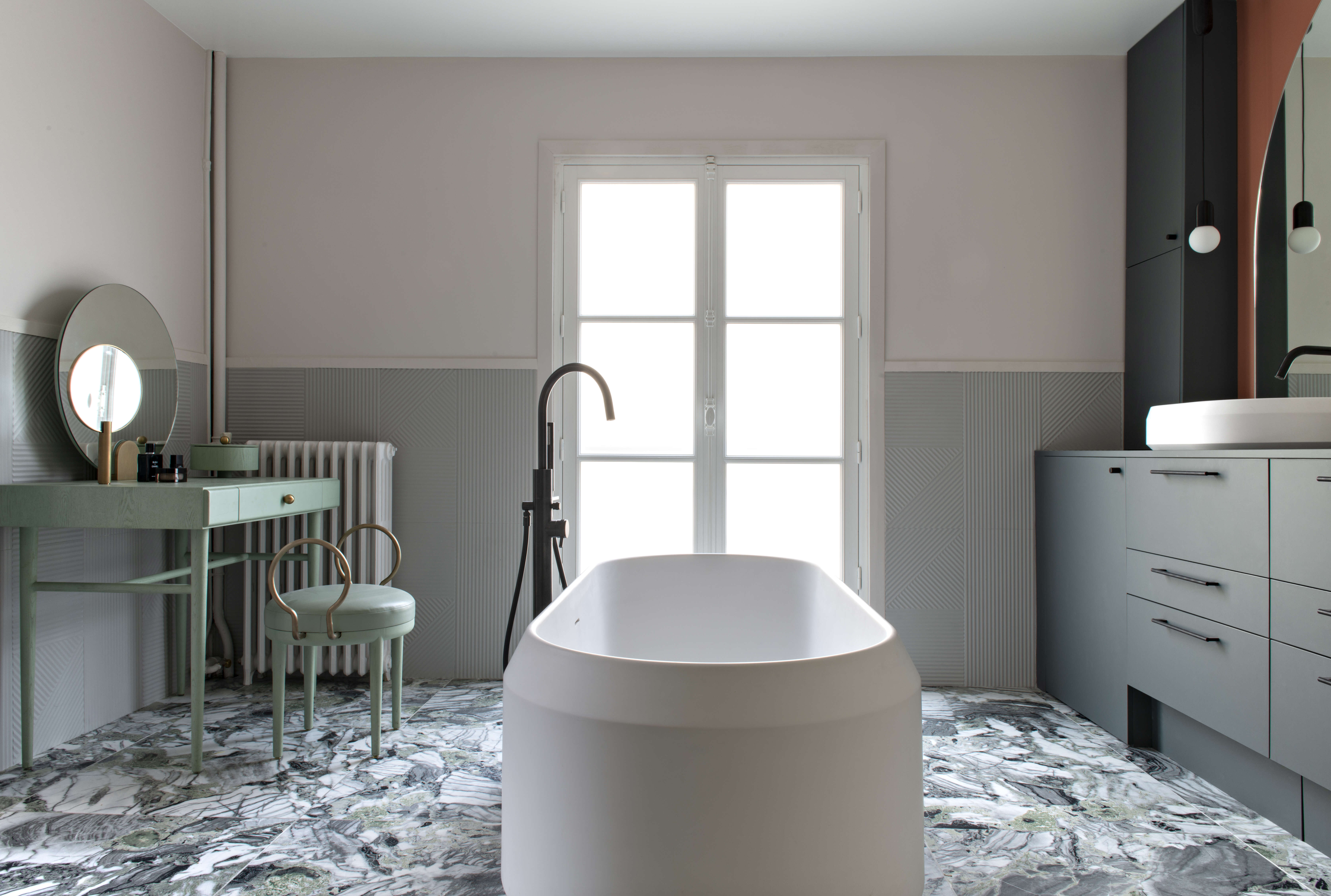 baignoire-ilot-salle-de-bain-marbre-vert-perene baignoire-ilot-salle-de-bain-marbre-vert-perene