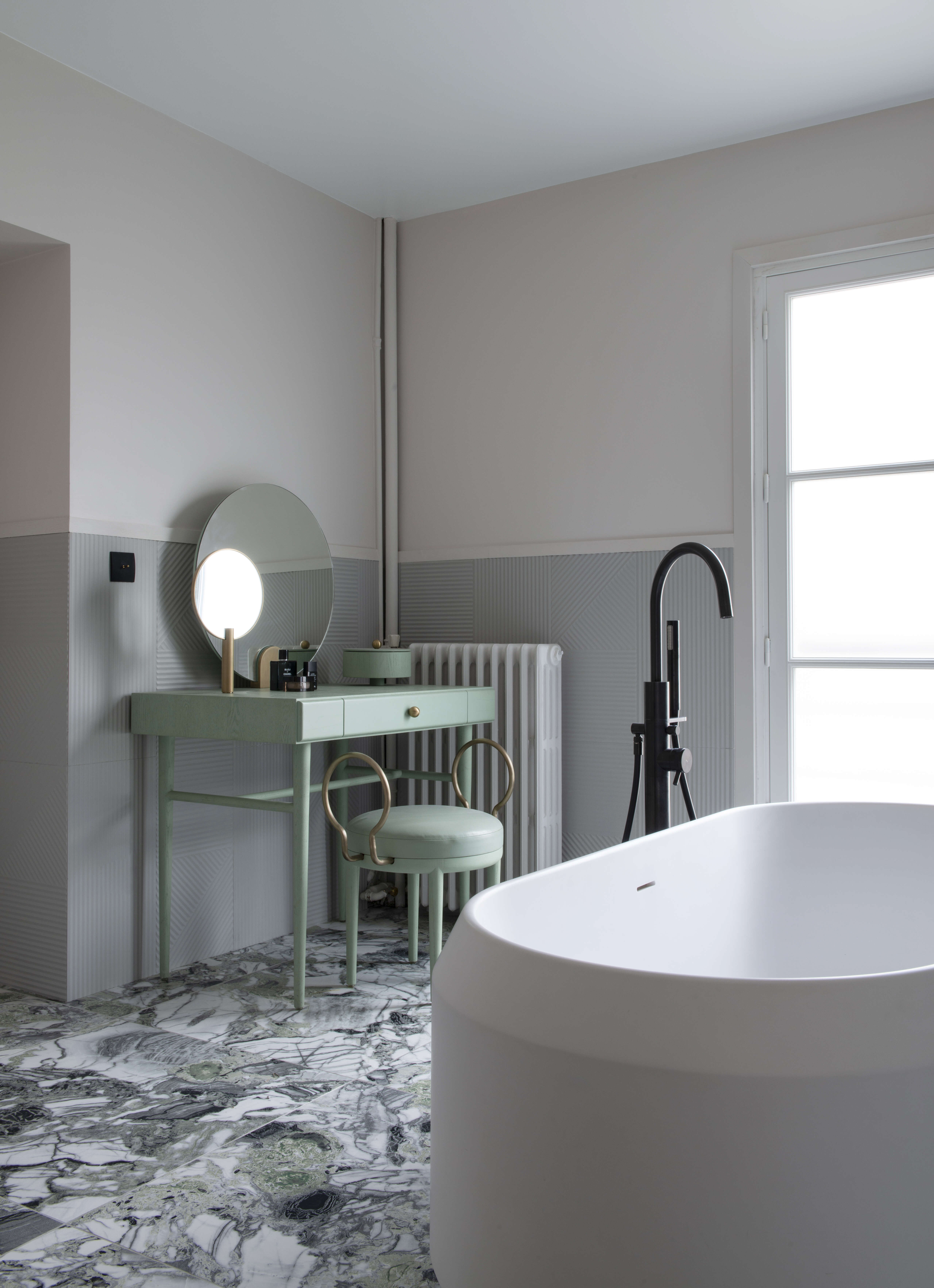 coiffeuse-dans-salle-de-bain-design-perene coiffeuse-dans-salle-de-bain-design-perene