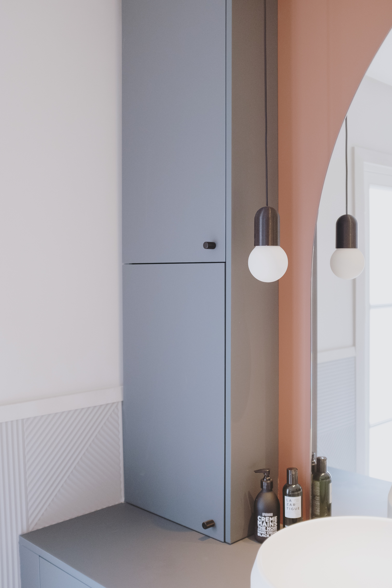 salle-de-bain-design-et-coloree-perene salle-de-bain-design-et-coloree-perene