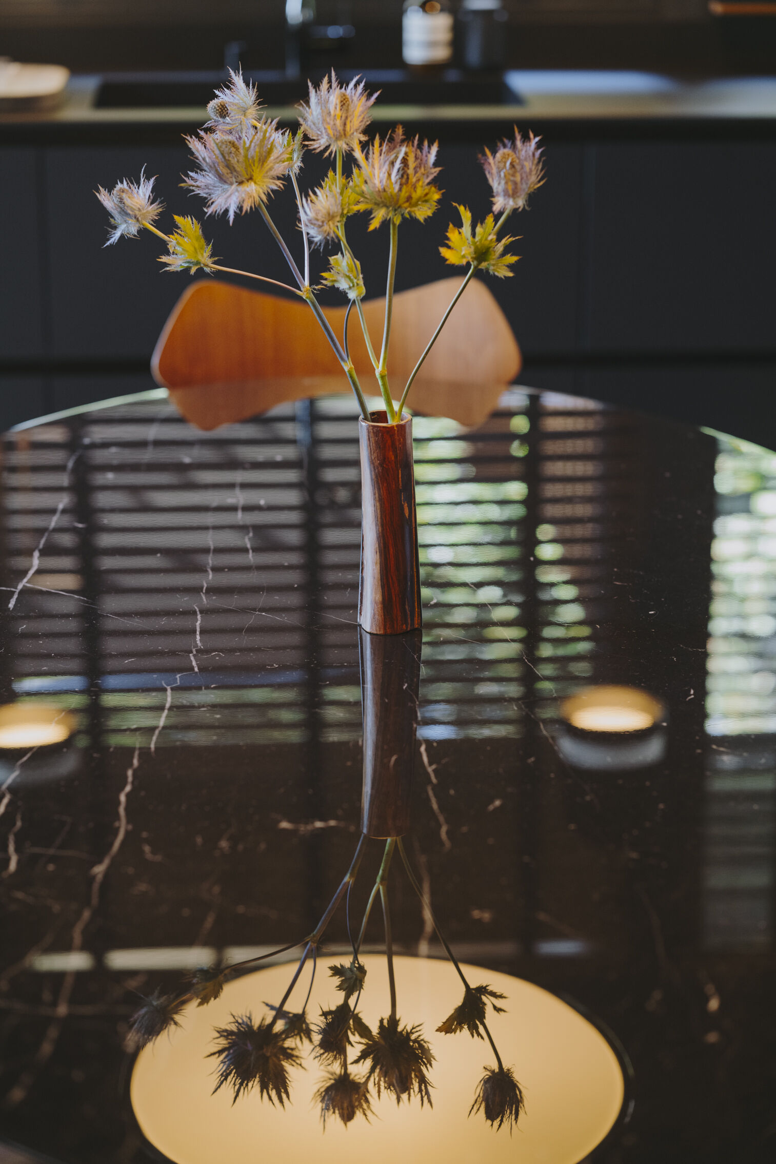 table-a-manger-noir-brillant