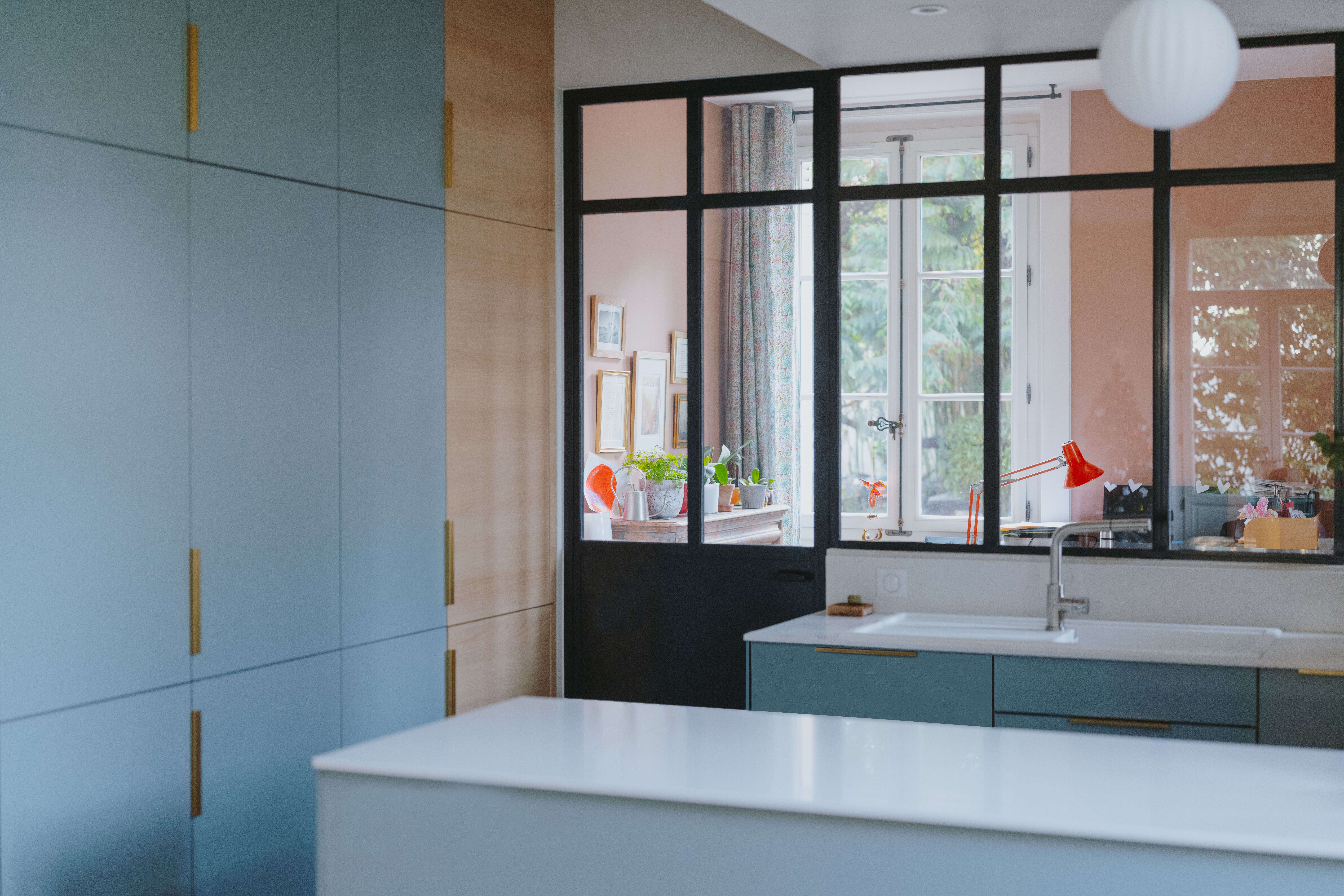 rangements-cuisine-sur-mesure-finition-bleu-claire-perene rangements-cuisine-sur-mesure-finition-bleu-claire-perene