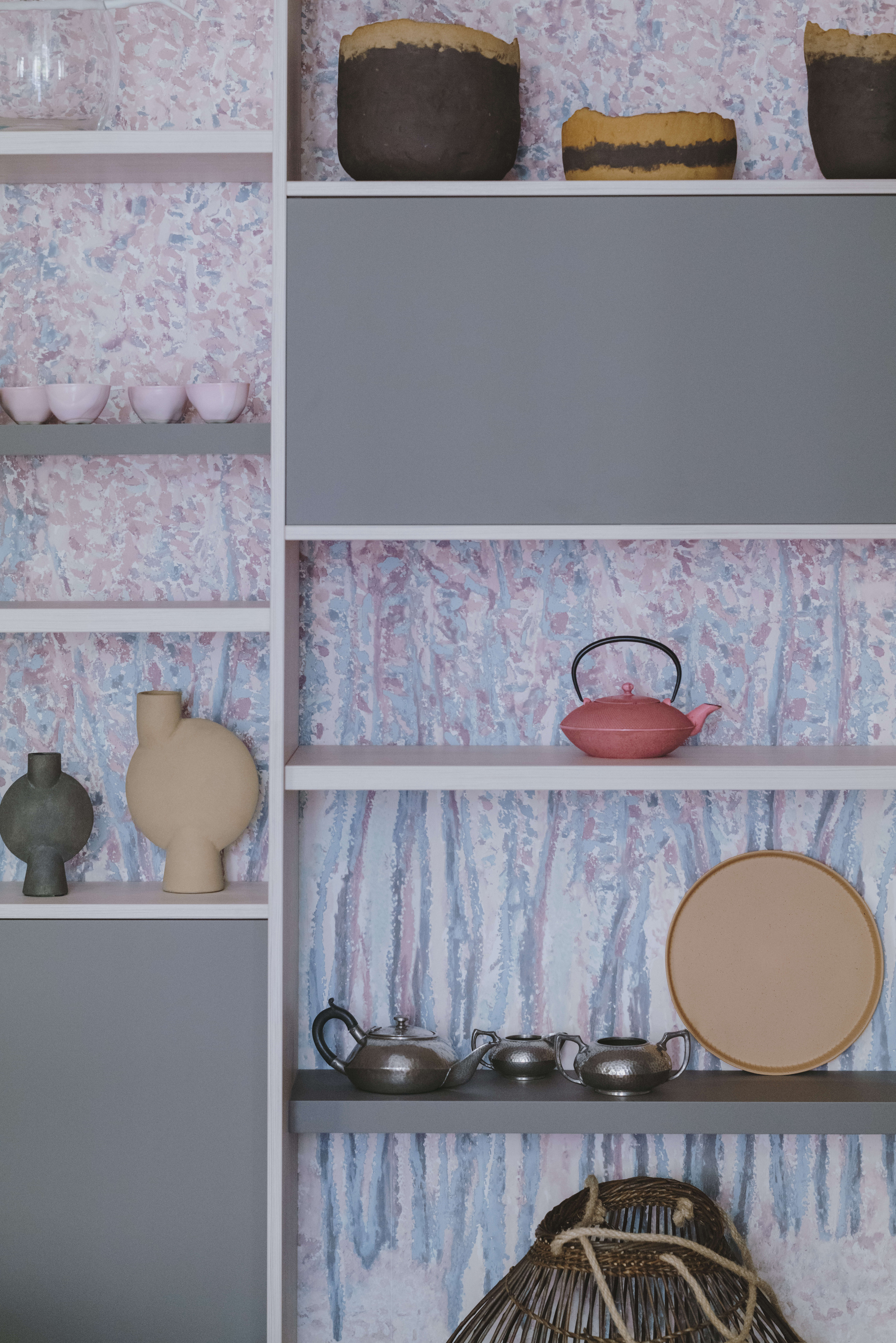 bibliotheque-en-bois-dans-cuisine-perene bibliotheque-en-bois-dans-cuisine-perene