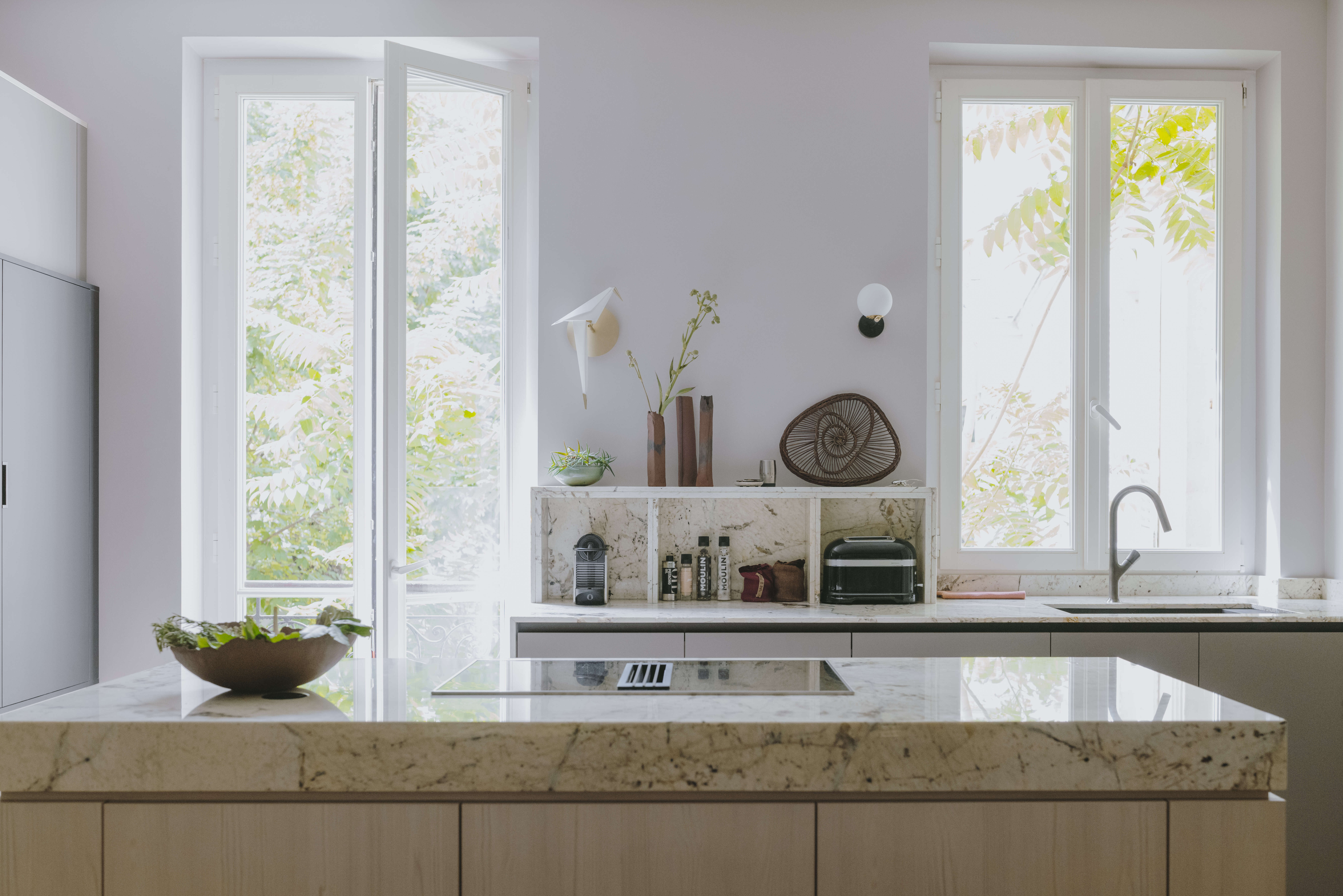 ilot-central-en-marbre-dans-cuisine-perene ilot-central-en-marbre-dans-cuisine-perene