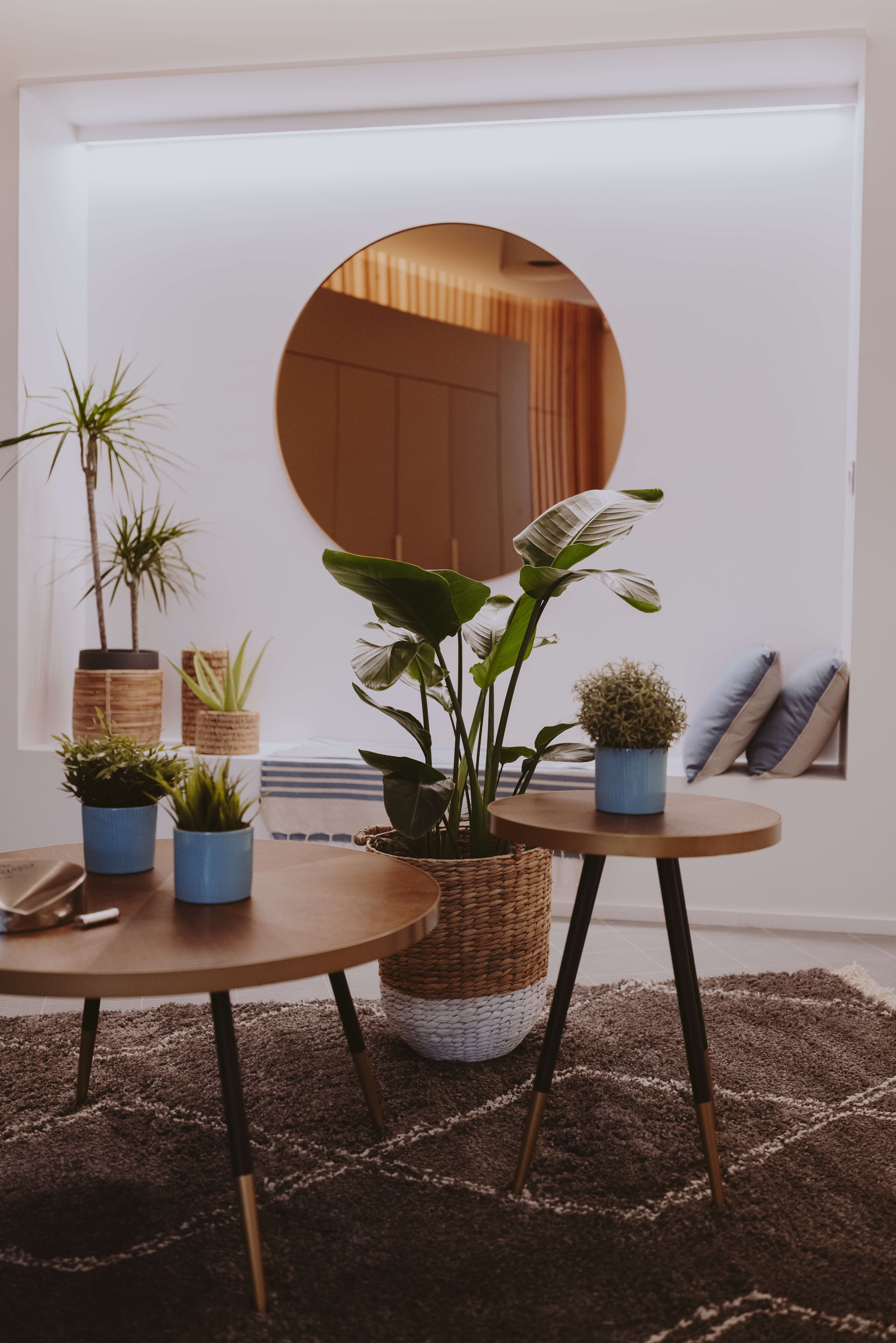 table-basse-dans-loft-minimaliste-perene table-basse-dans-loft-minimaliste-perene