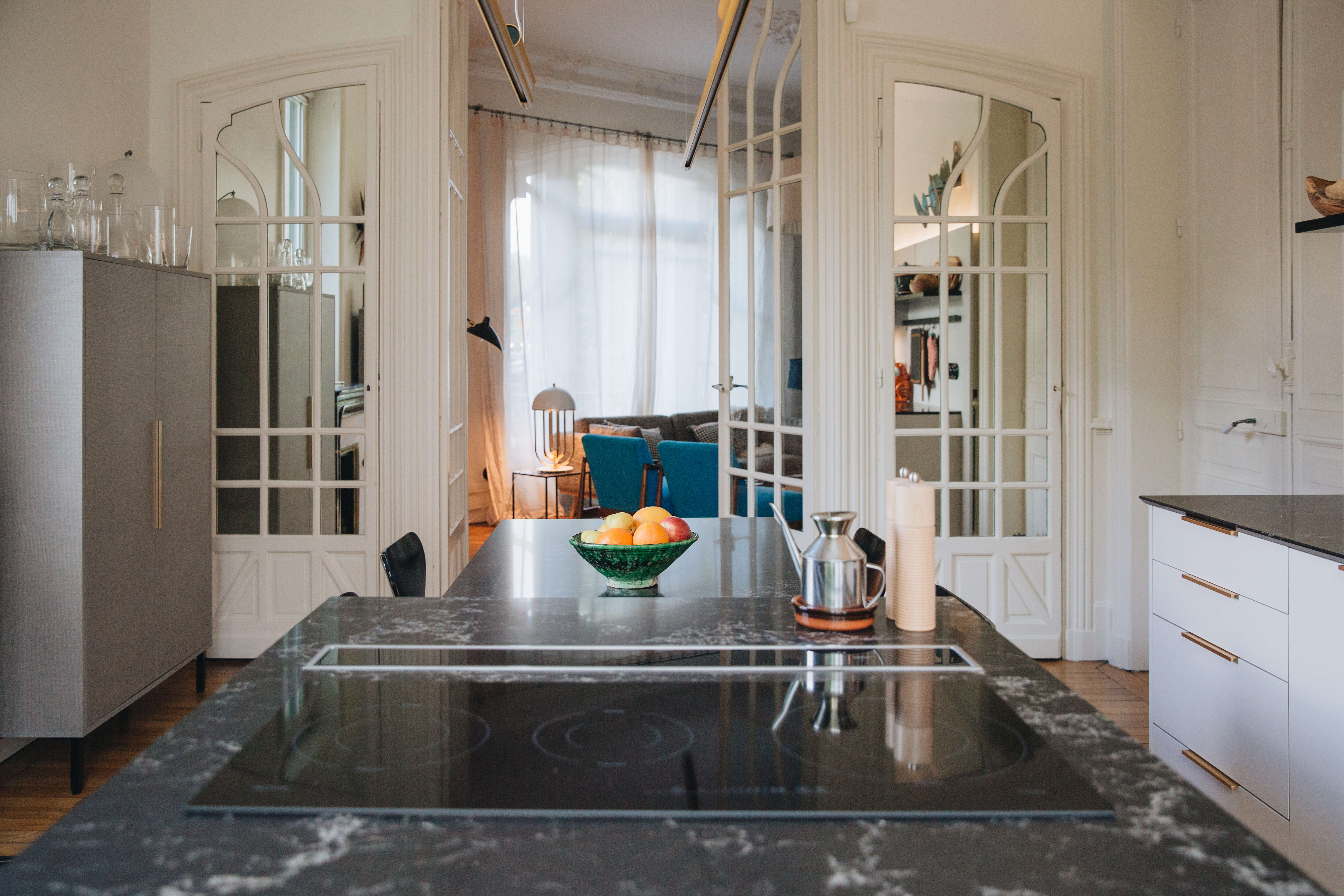 plan-de-travail-quartz-noir-cuisine-perene