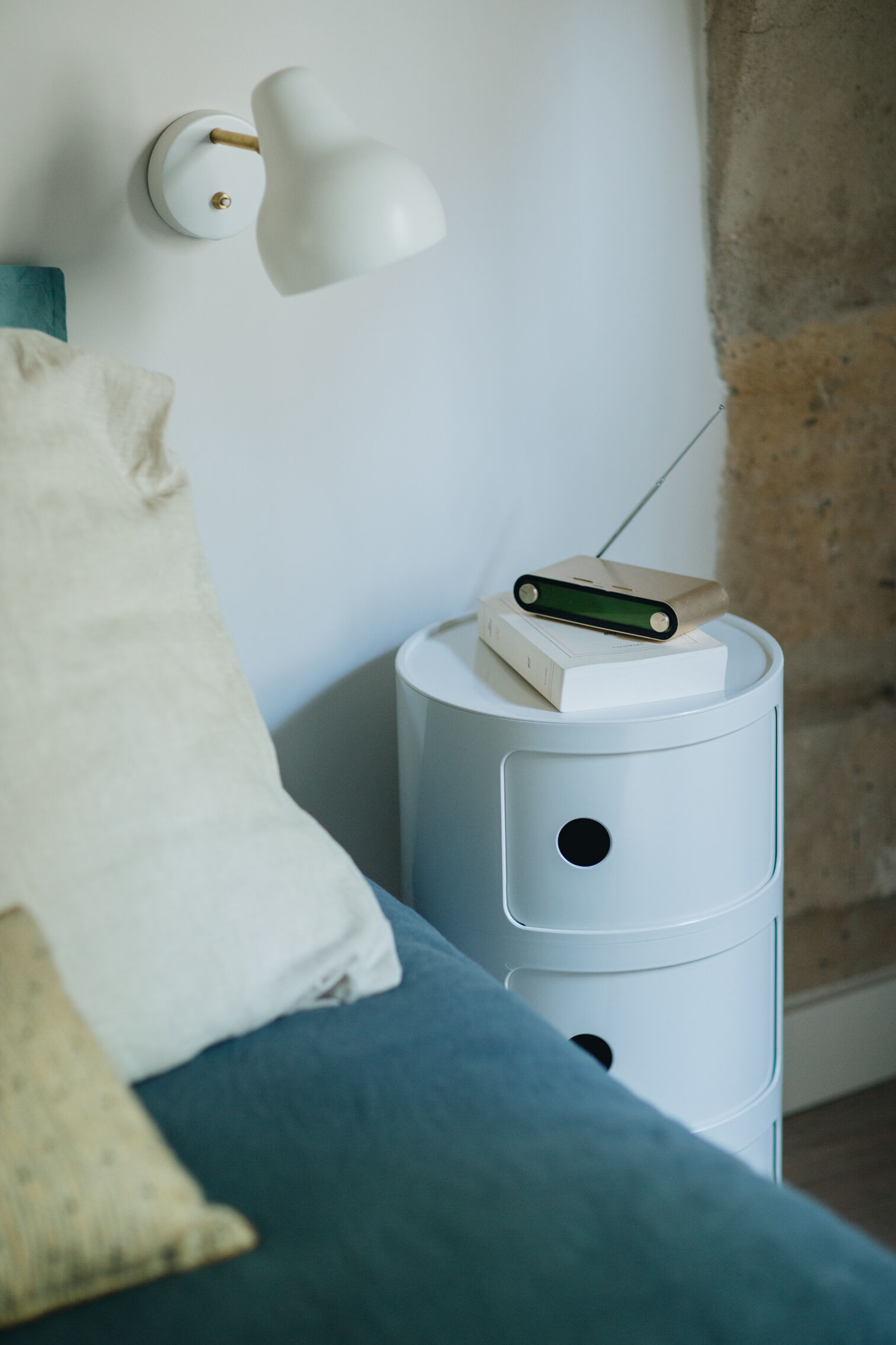 table-de-chevet-suite-parentale-perene table-de-chevet-suite-parentale-perene