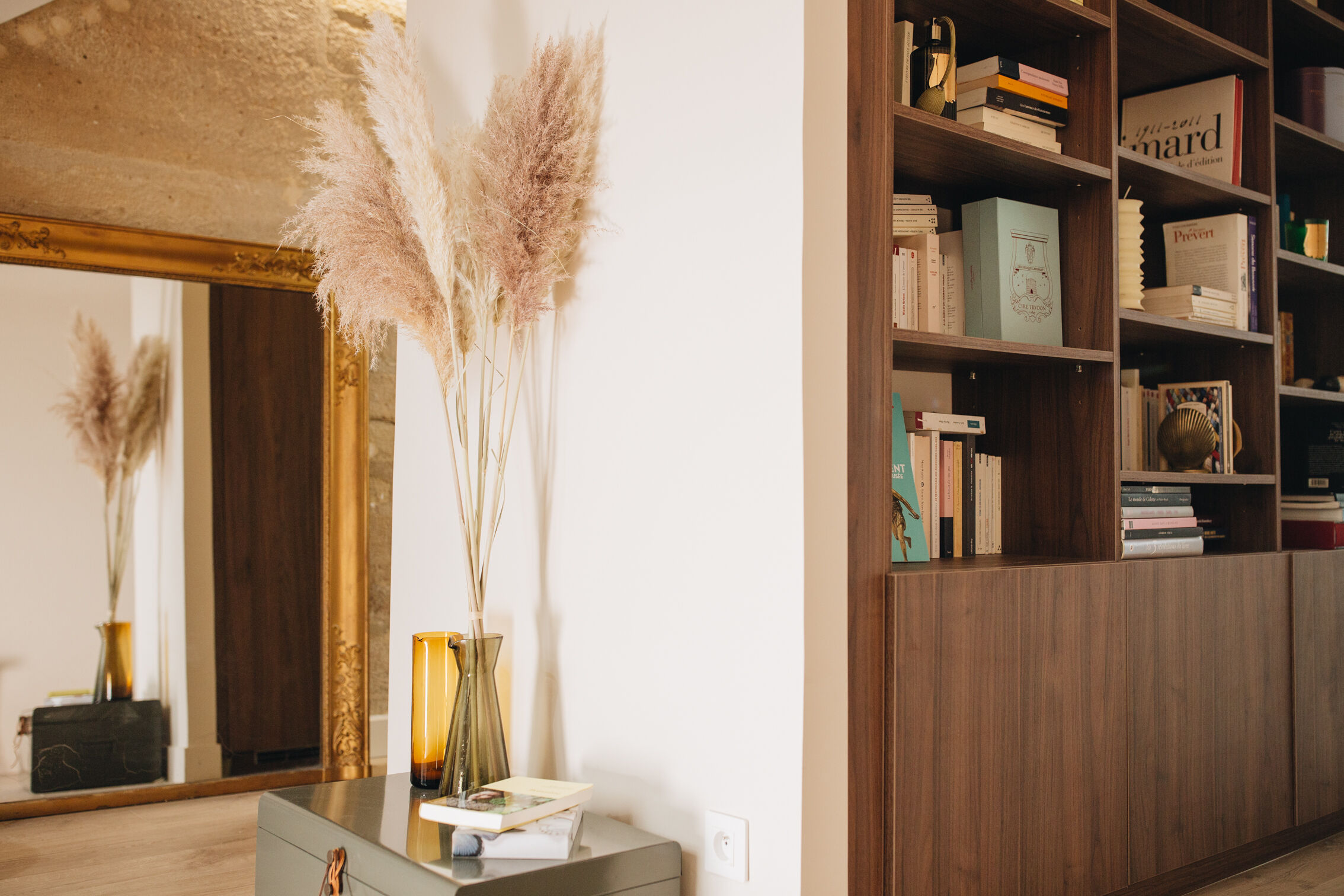 bibliotheque-salon-duplex-parisien-perene bibliotheque-salon-duplex-parisien-perene