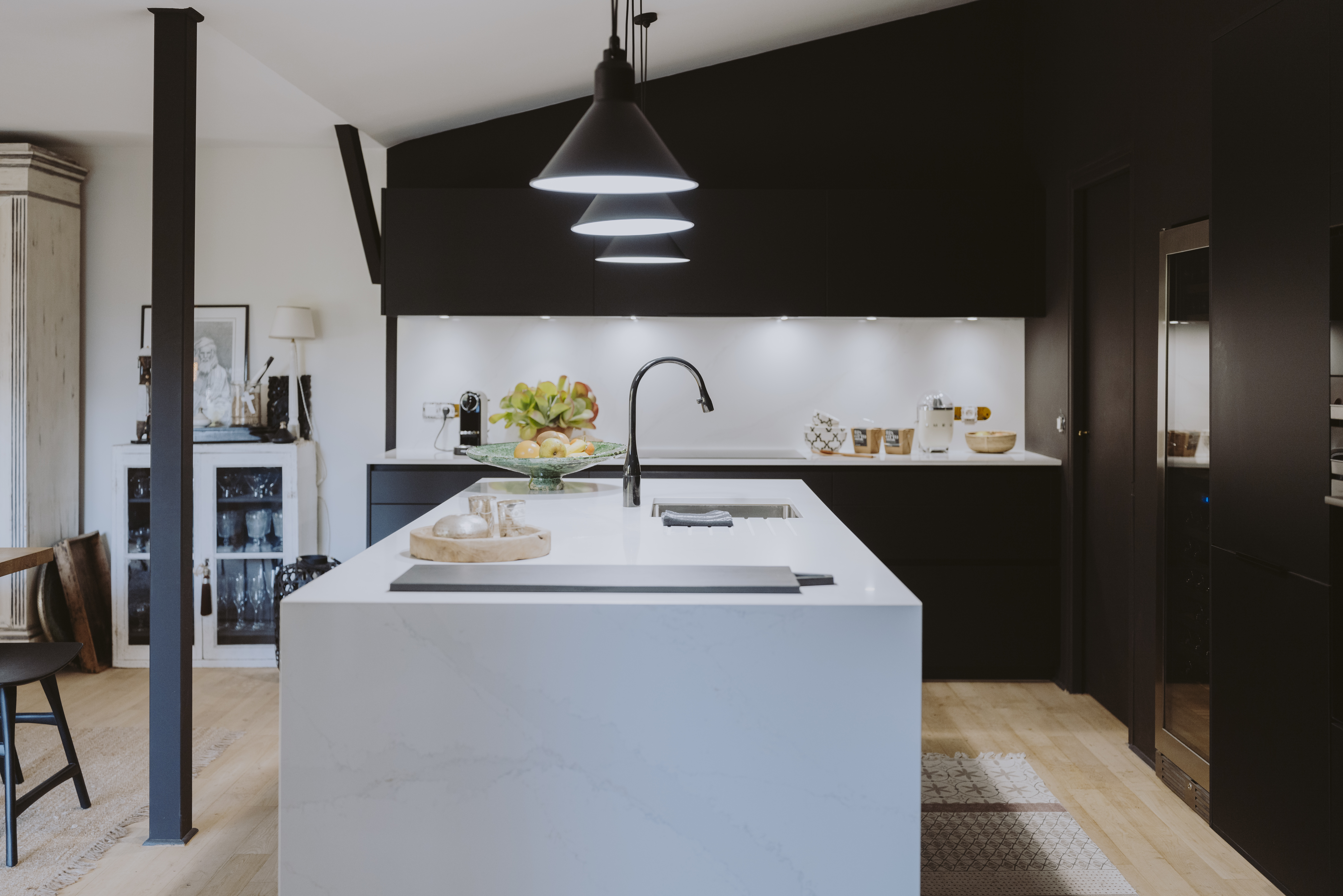 vue-globale-cuisine-noir-mat