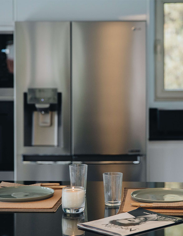 Espace-dinatoire-cuisine-ouverte-sur-l'exterieur-perene