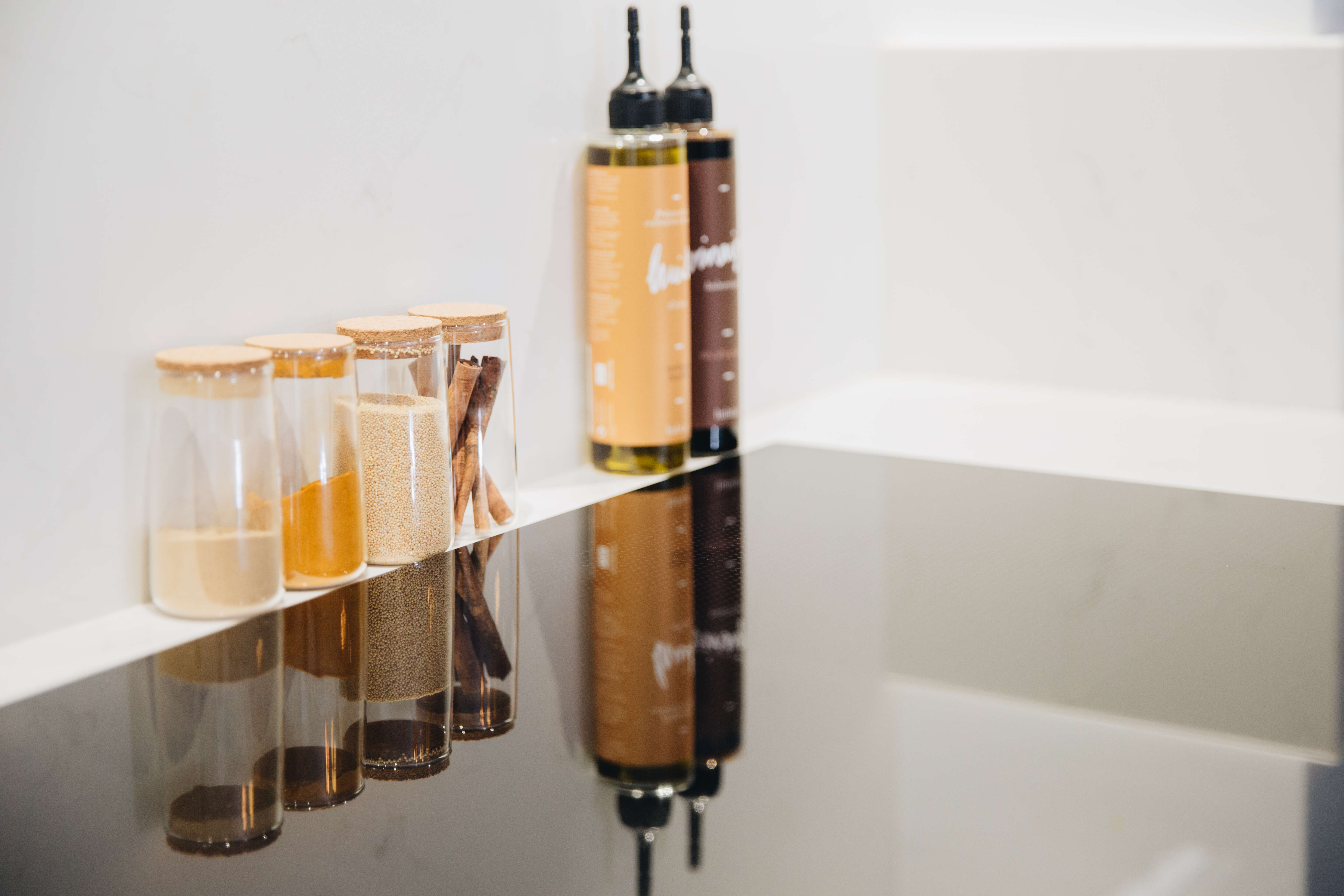 Condiments-cuisine-bâtisse-élégante-et-familiale-Perene Condiments-cuisine-bâtisse-élégante-et-familiale-Perene