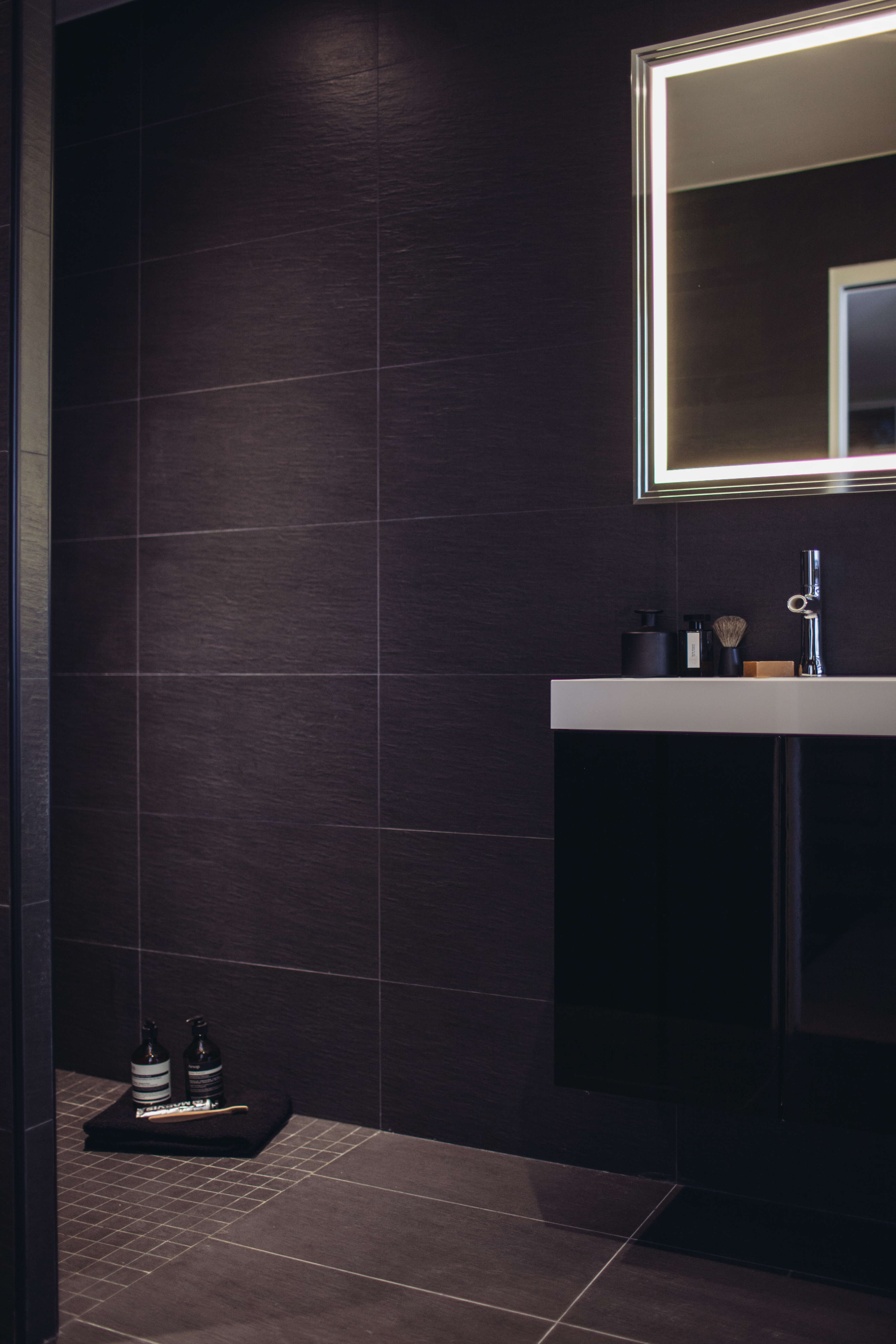 douche-italienne-salle-de-bain-finition-noir-perene douche-italienne-salle-de-bain-finition-noir-perene