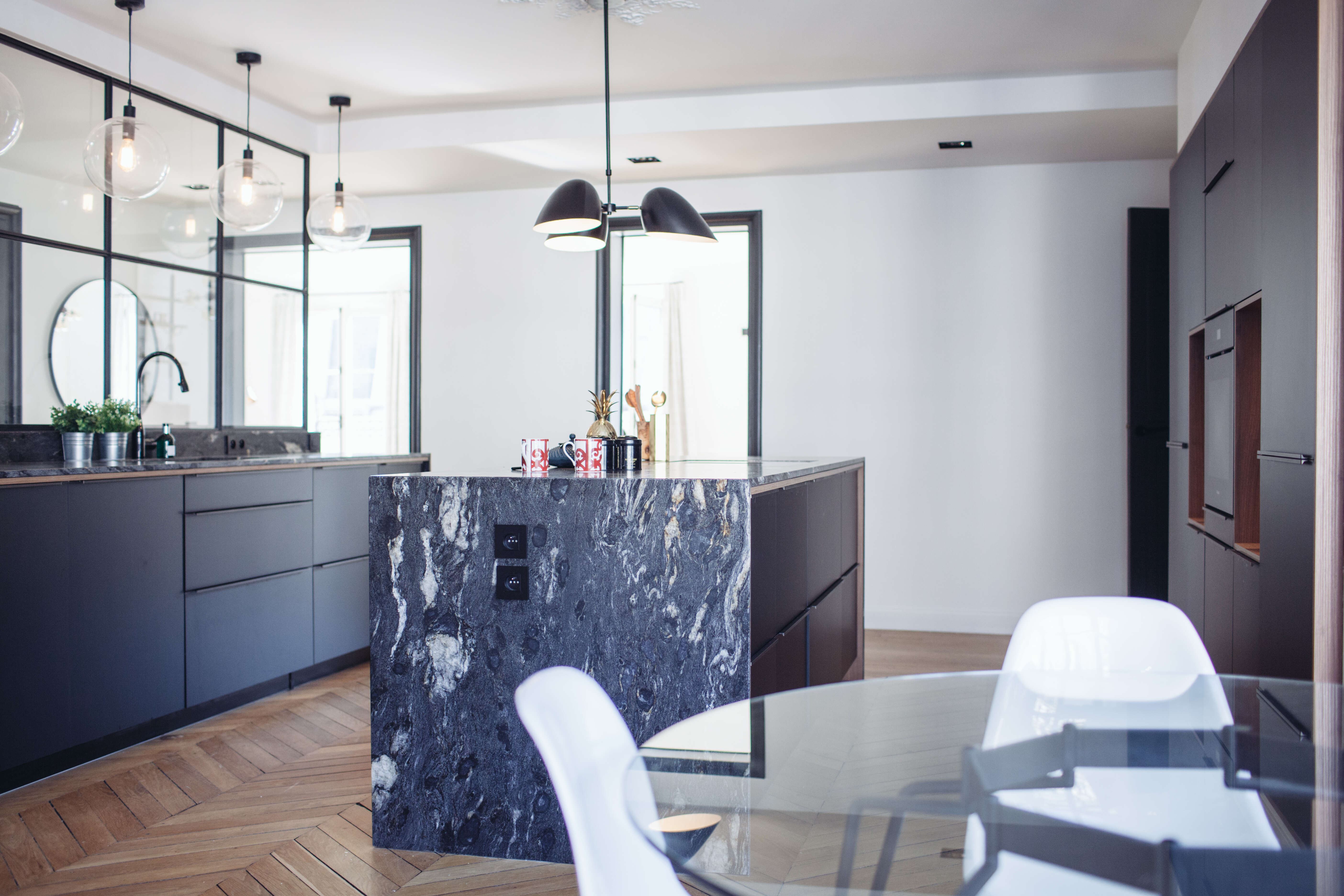 Cuisine-noire-ilot-central-Perene Cuisine-noire-ilot-central-Perene