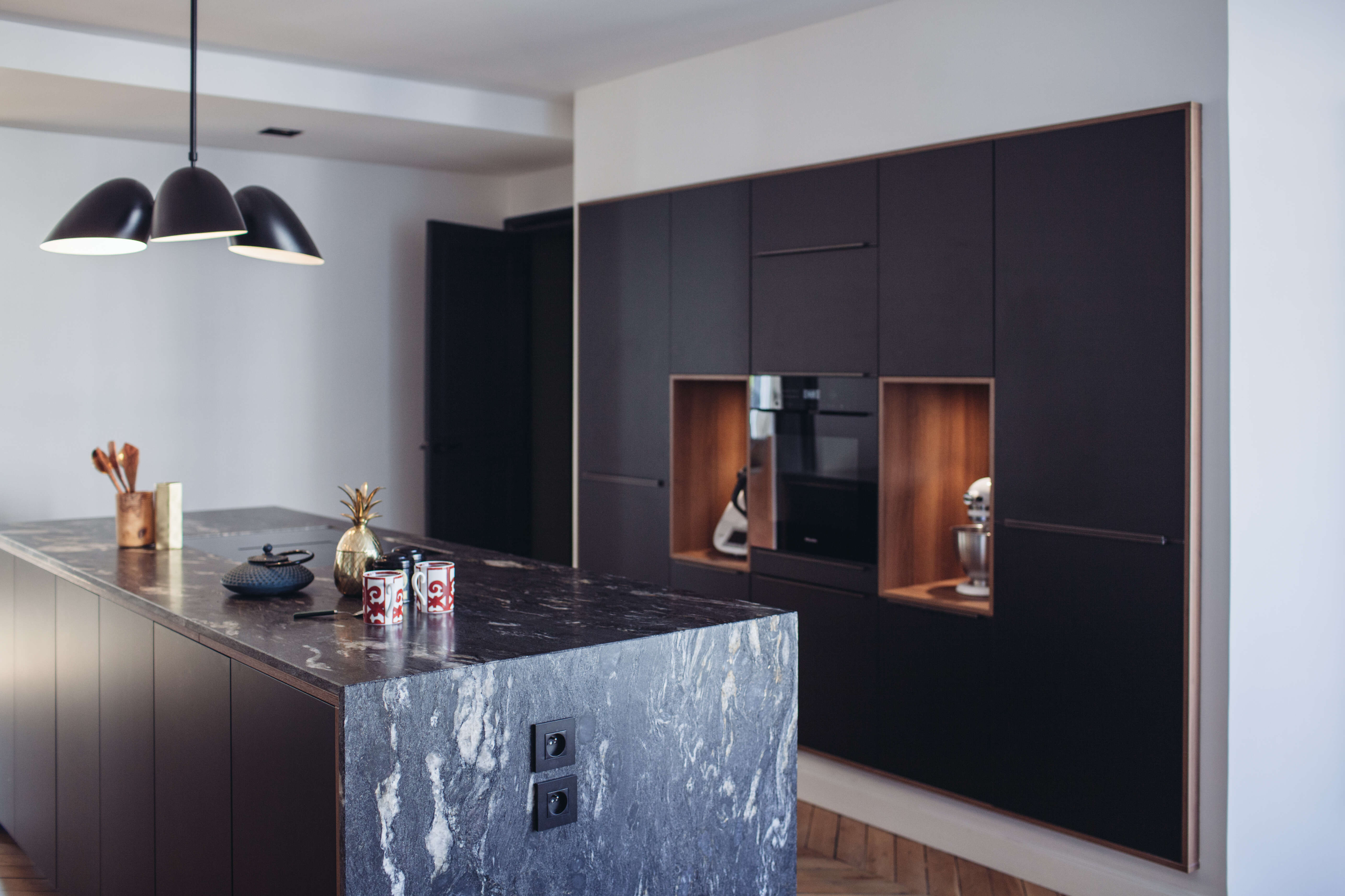 Cuisine-noire-sans-poignees-perene Cuisine-noire-sans-poignees-perene