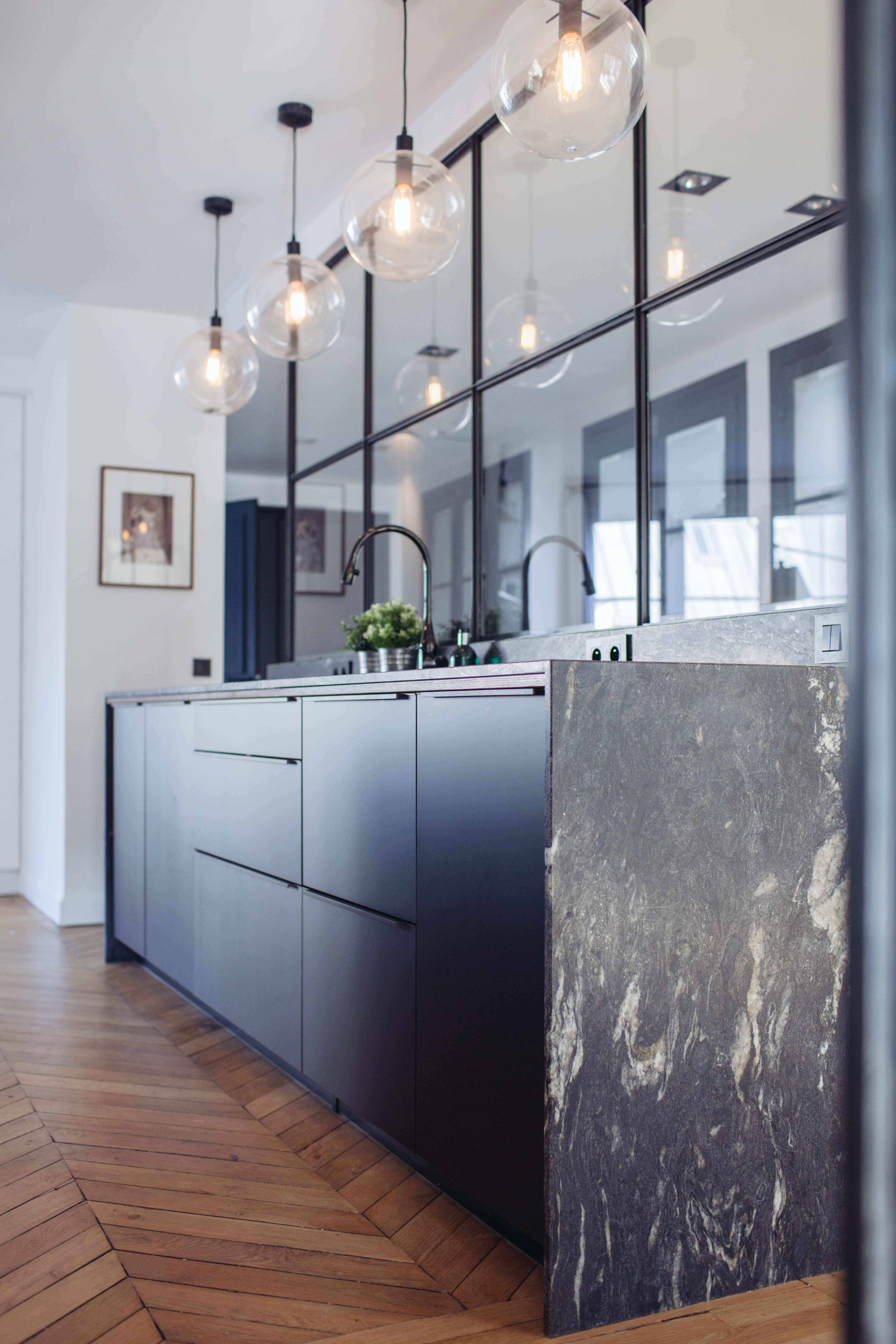 Cuisine-noire-verriere-Perene Cuisine-noire-verriere-Perene