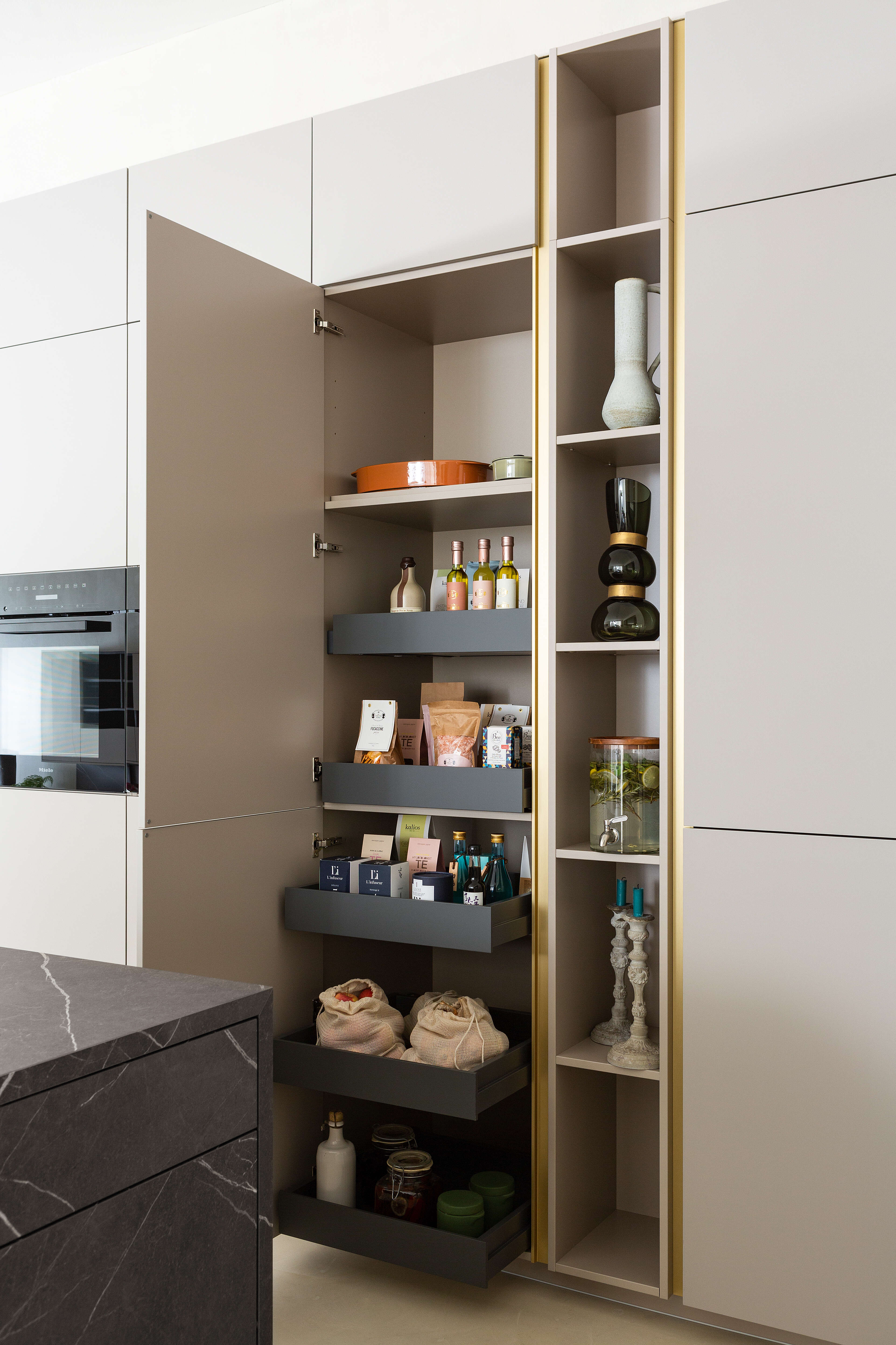 armoire-tiroirs-ouvert-cuisine-perene armoire-tiroirs-ouvert-cuisine-perene