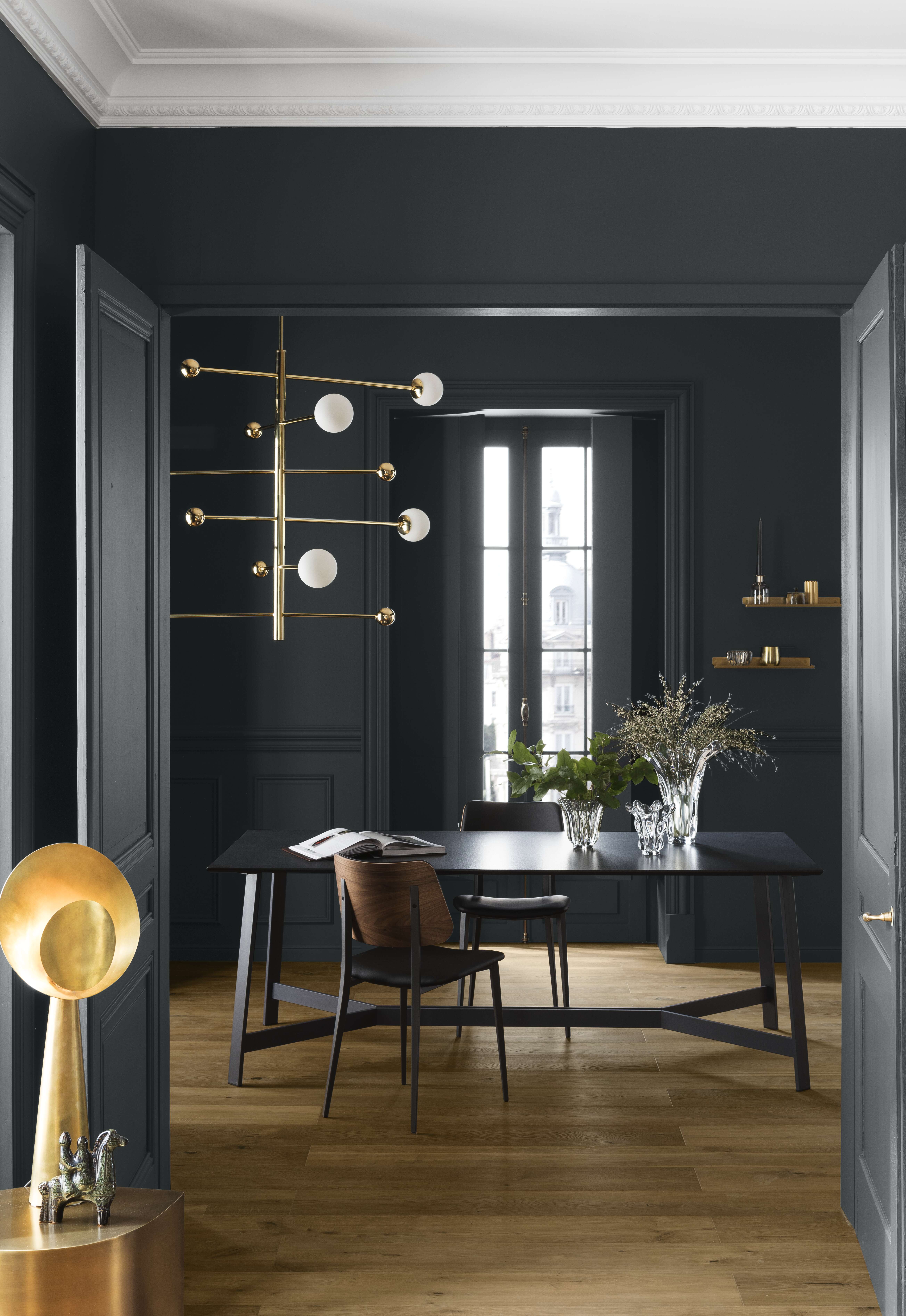 salle-a-manger-finition-noir-appartement-perene