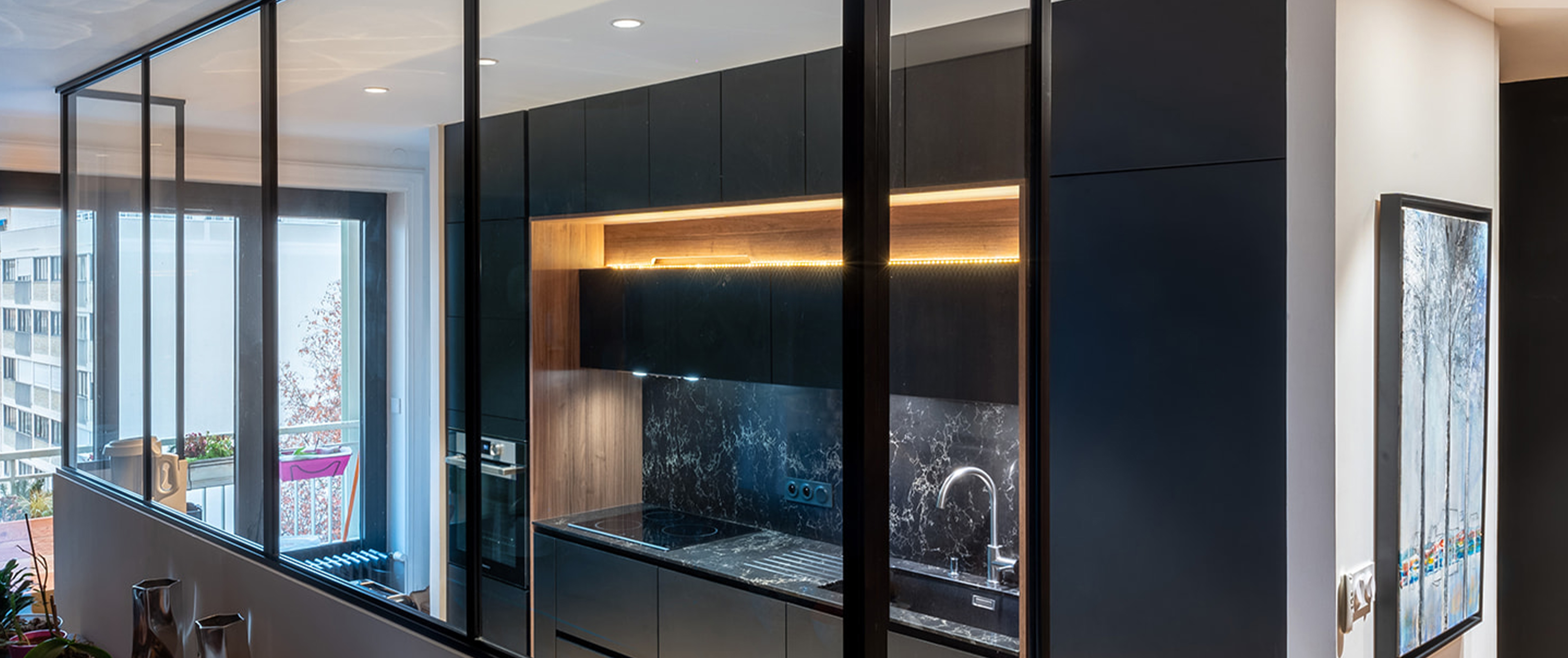 cuisine-verrière-noire-design-Perene