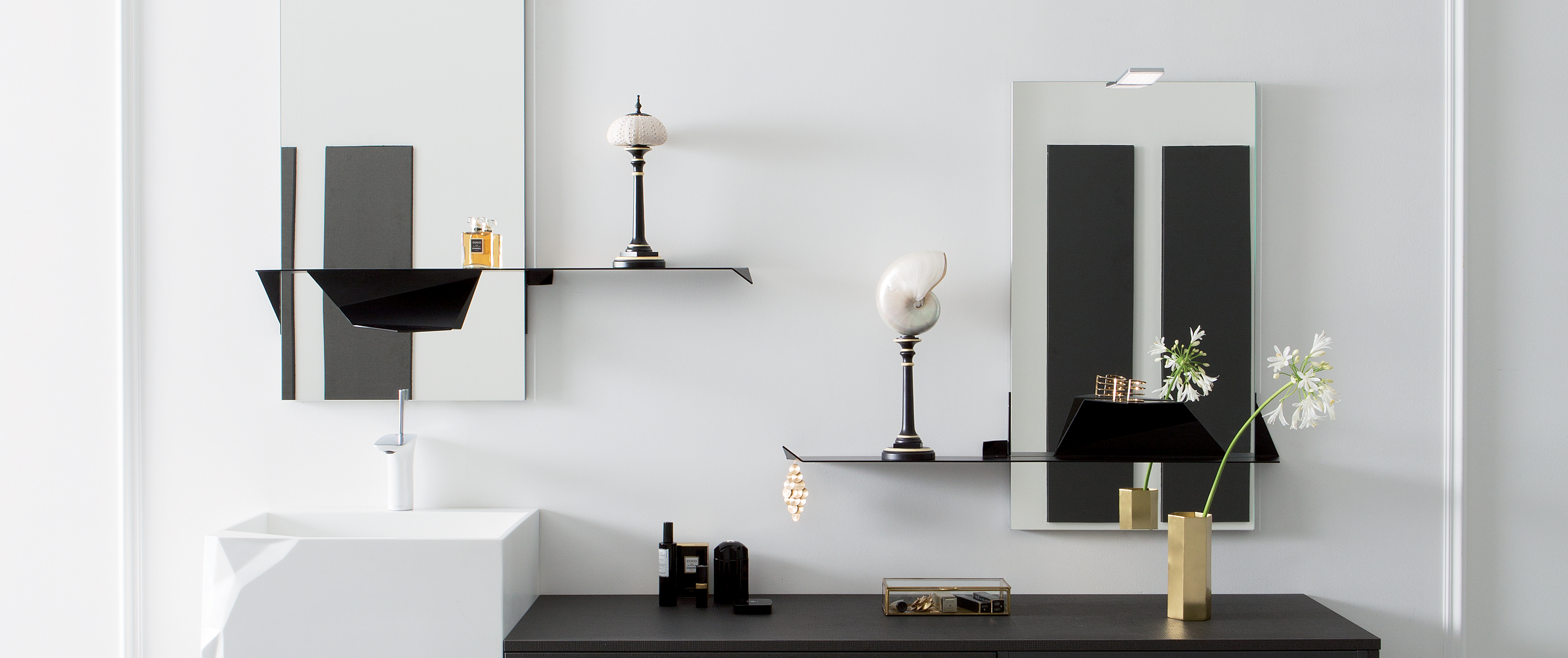 salle-de-bains-rangement-maquillage-double-miroirs salle-de-bains-rangement-maquillage-double-miroirs