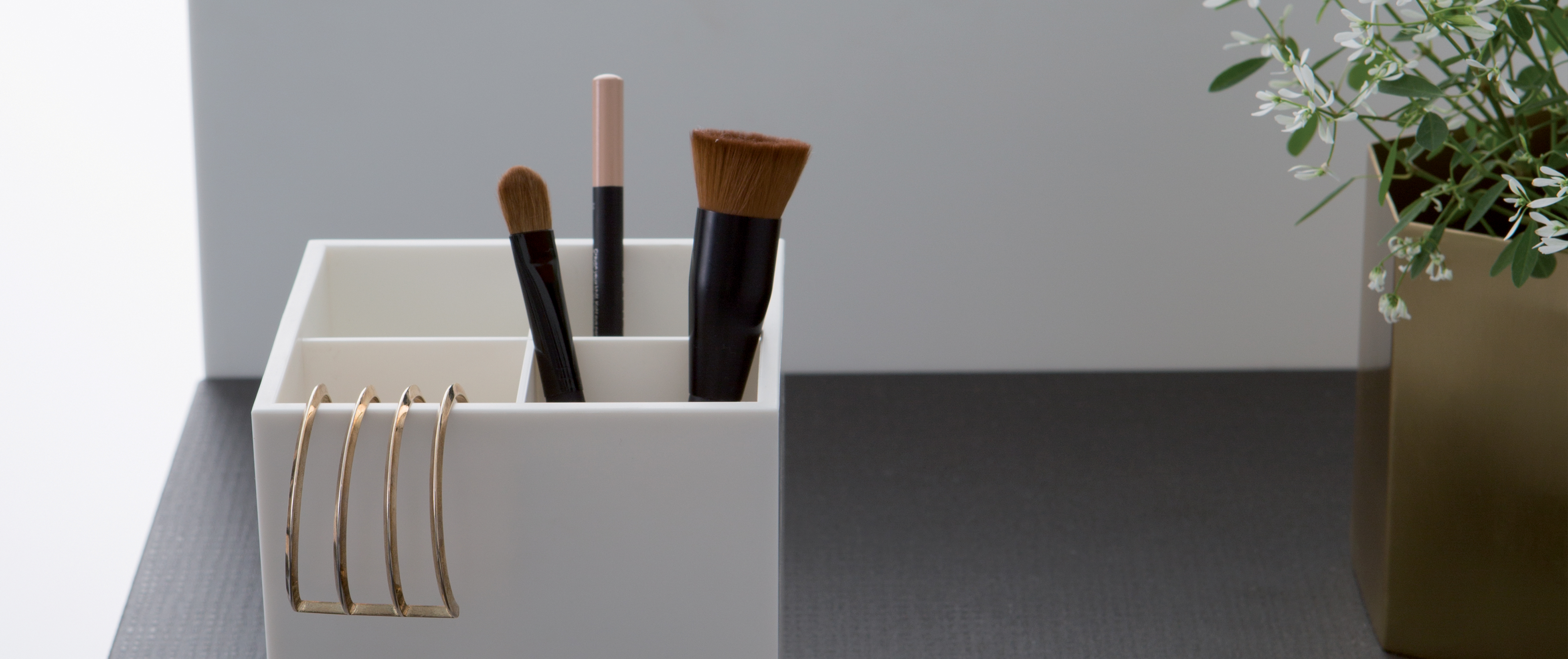 maquillage-rangement-sur-mesure-perene-noir-2 maquillage-rangement-sur-mesure-perene-noir-2