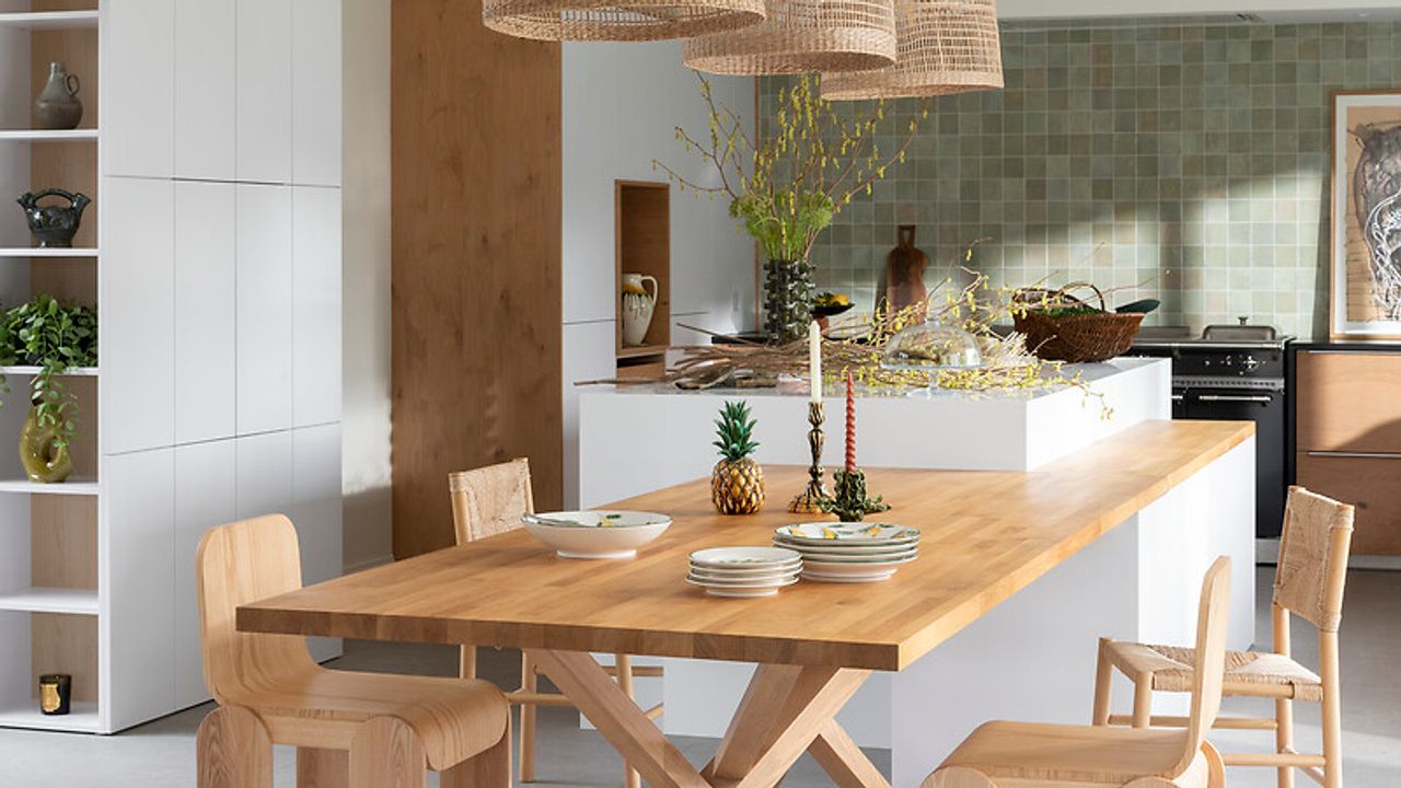 Cuisine-claire-teintes-neutres-espace-unique