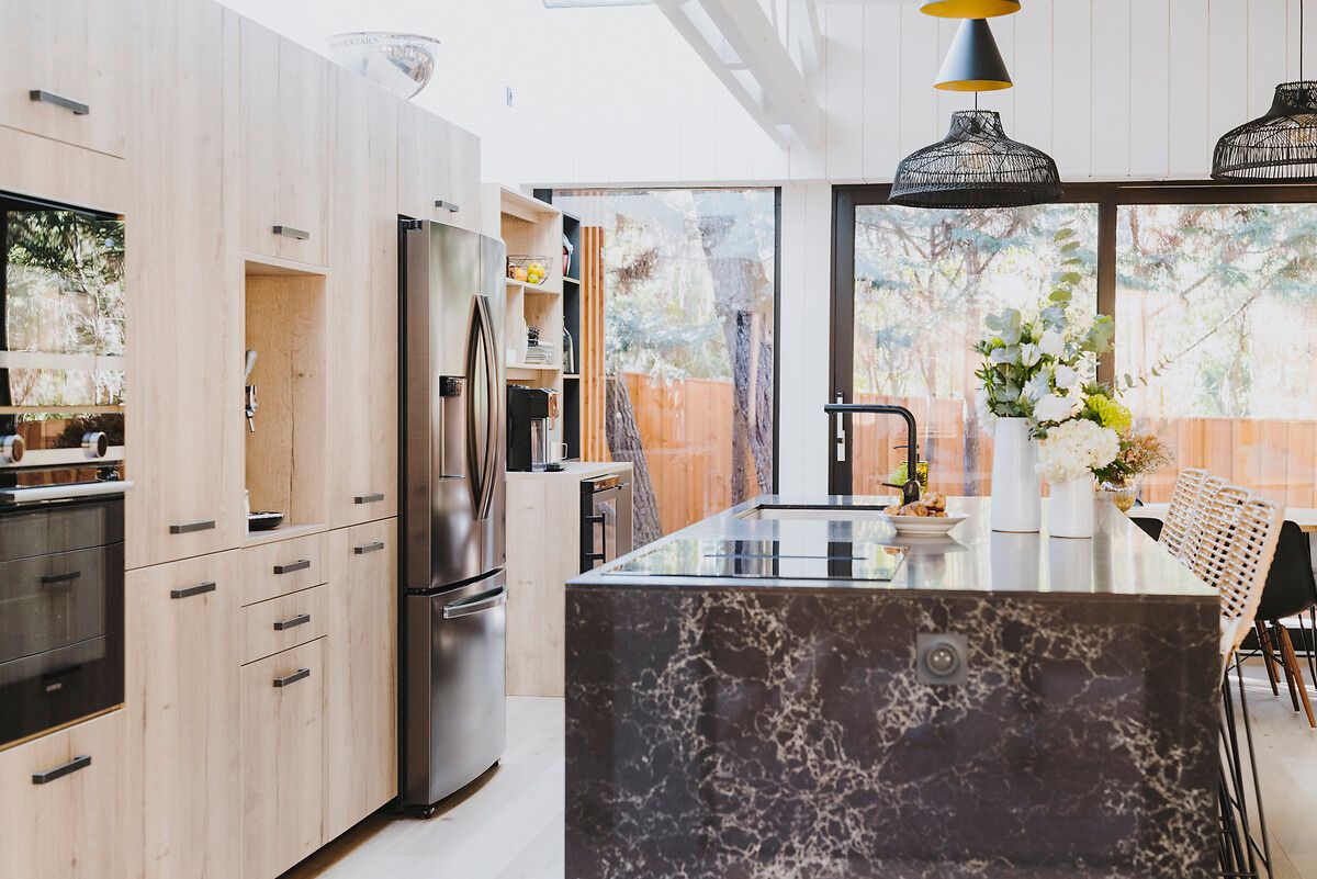 Cuisine-ilo-central-noir-marbre