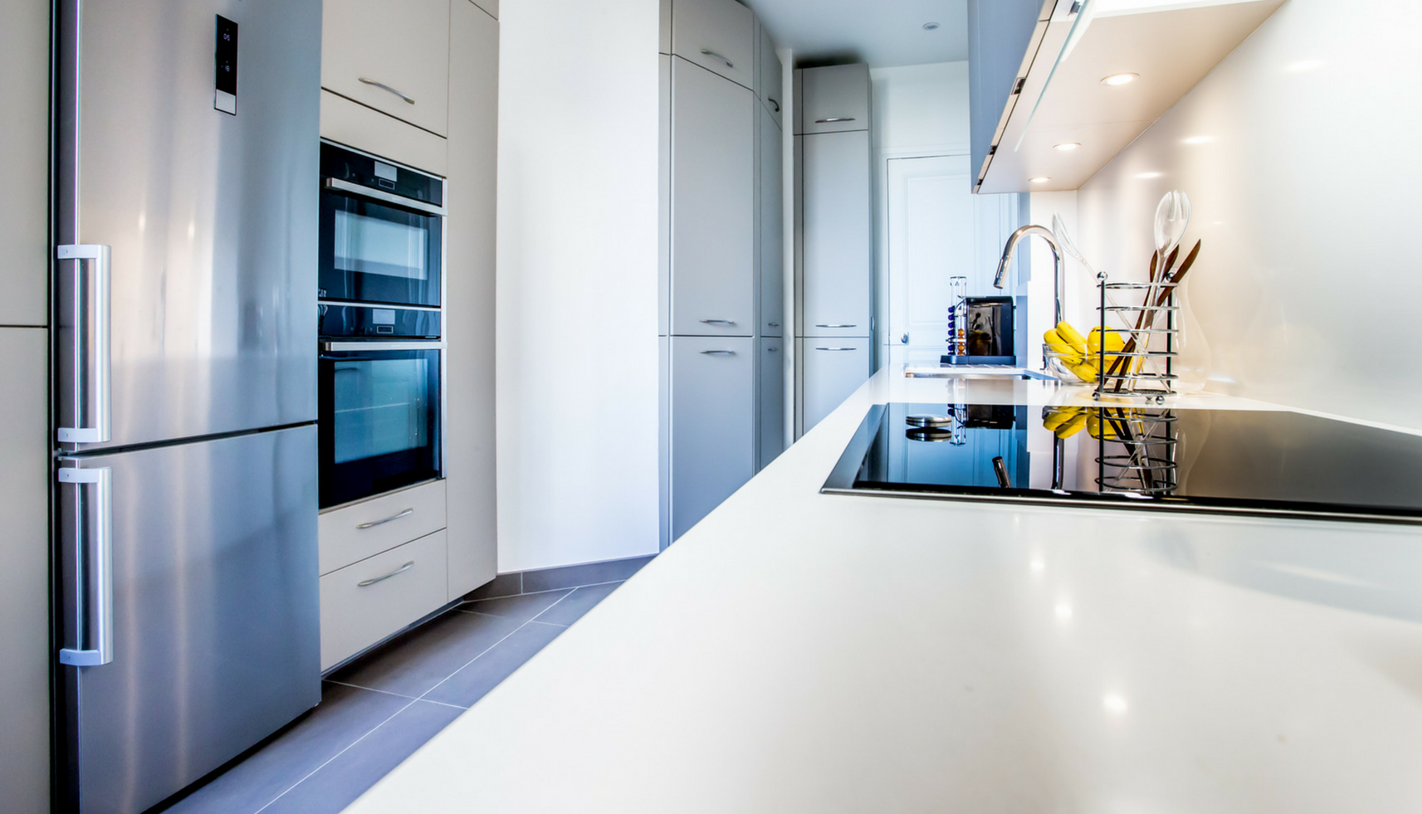 Perene%20Trocadero%20Paris%2016%20R%C3%A9novation%20d%27une%20cuisine%20en%20blanc%20et%20gris%202