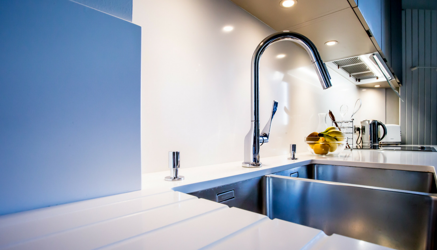 Perene%20Trocadero%20Paris%2016%20R%C3%A9novation%20d%27une%20cuisine%20en%20blanc%20et%20gris%201