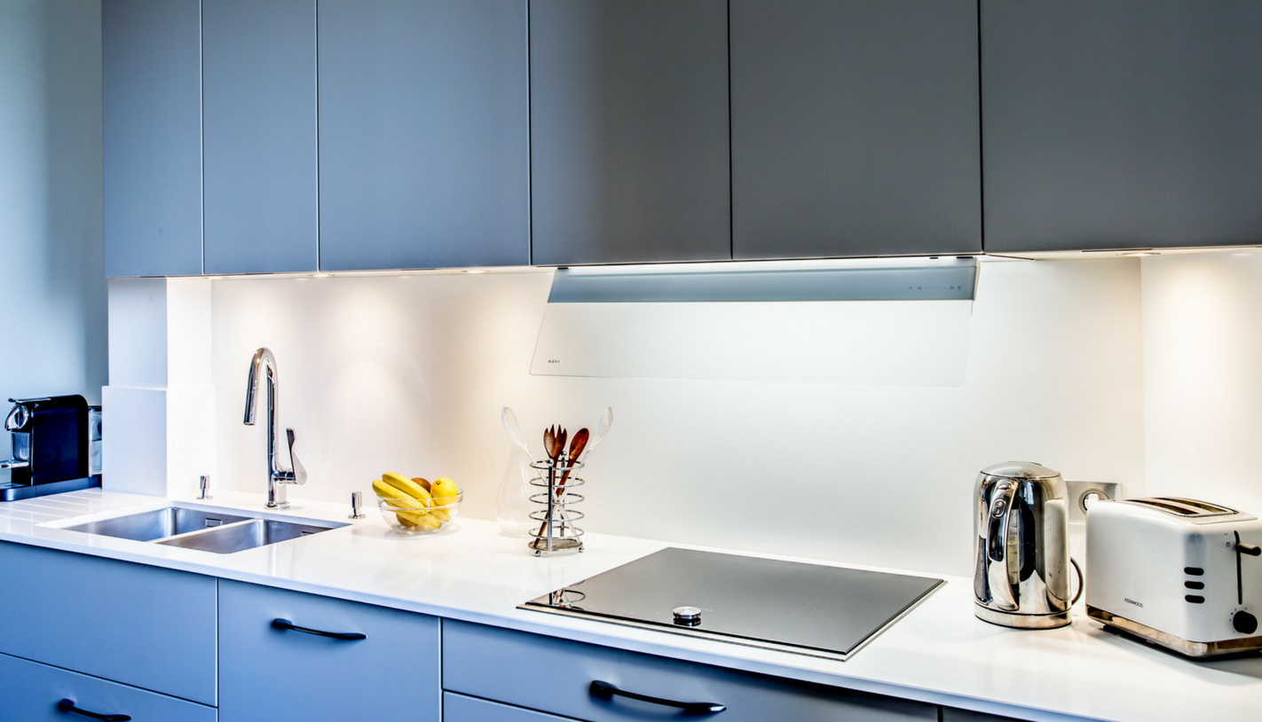 Perene%20Trocadero%20Paris%2016%20R%C3%A9novation%20d%27une%20cuisine%20en%20blanc%20et%20gris%203