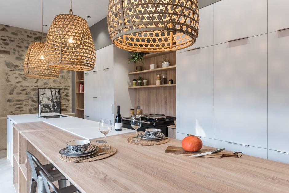 cuisine-ilot-bois-et-blanc_1 cuisine-ilot-bois-et-blanc_1