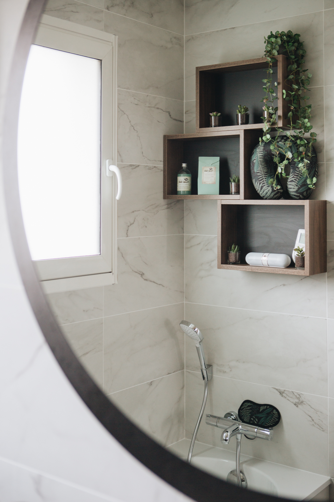 salle-de-bains-design-perene-luxe-moderne-niche-bois_0