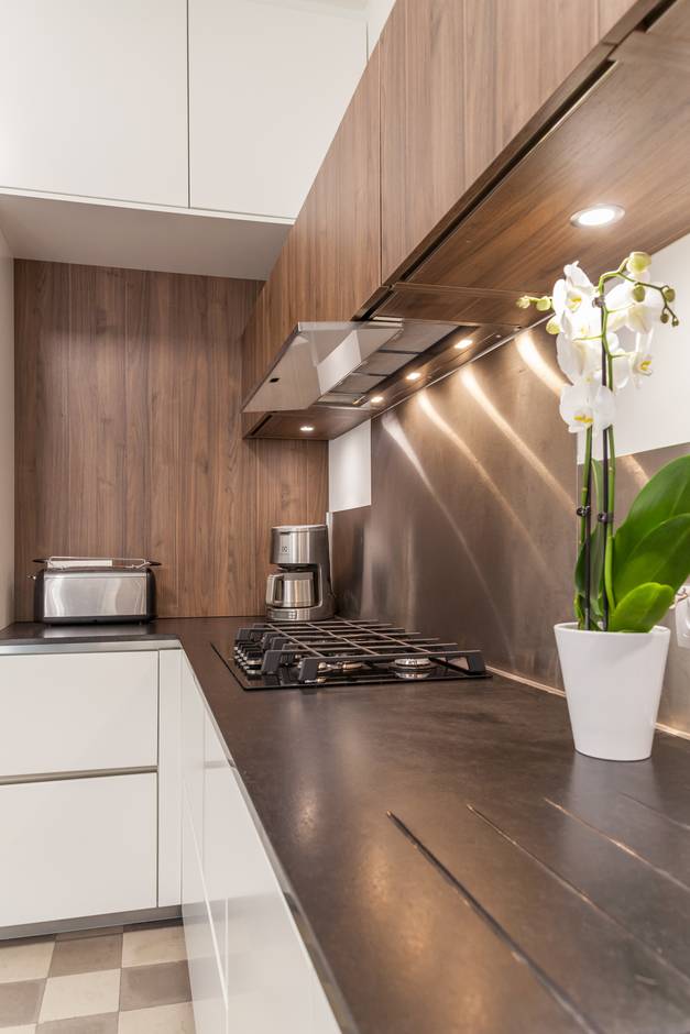 cusines-perene-nimes-moderne-luxe-bois-blanc-carrelage-agencement