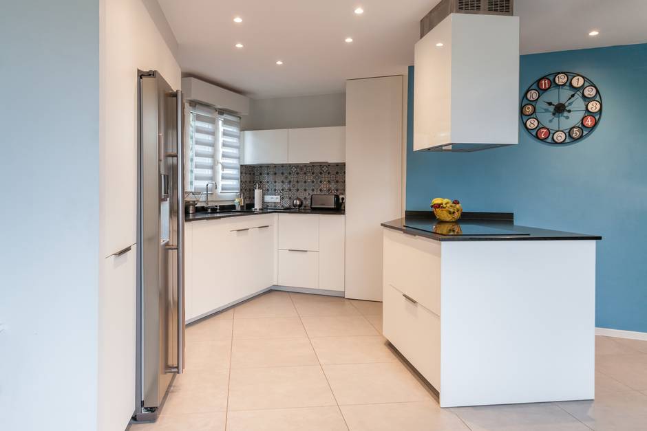 cuisine-perene-nimes-moderne-carreau-de-ciment-blanc-luxe