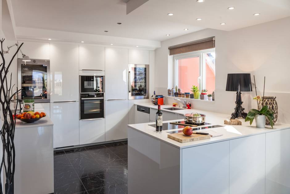 perene-cuisine-sur-mesure-design-luxe-blanc-moderne