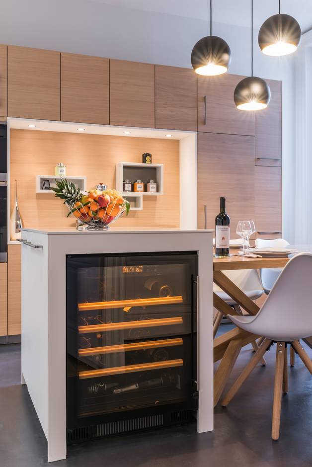 Perene-lyon-cuisine-moderne-sur-mesure-marbre-de-carrare-bois-cave-a-vin