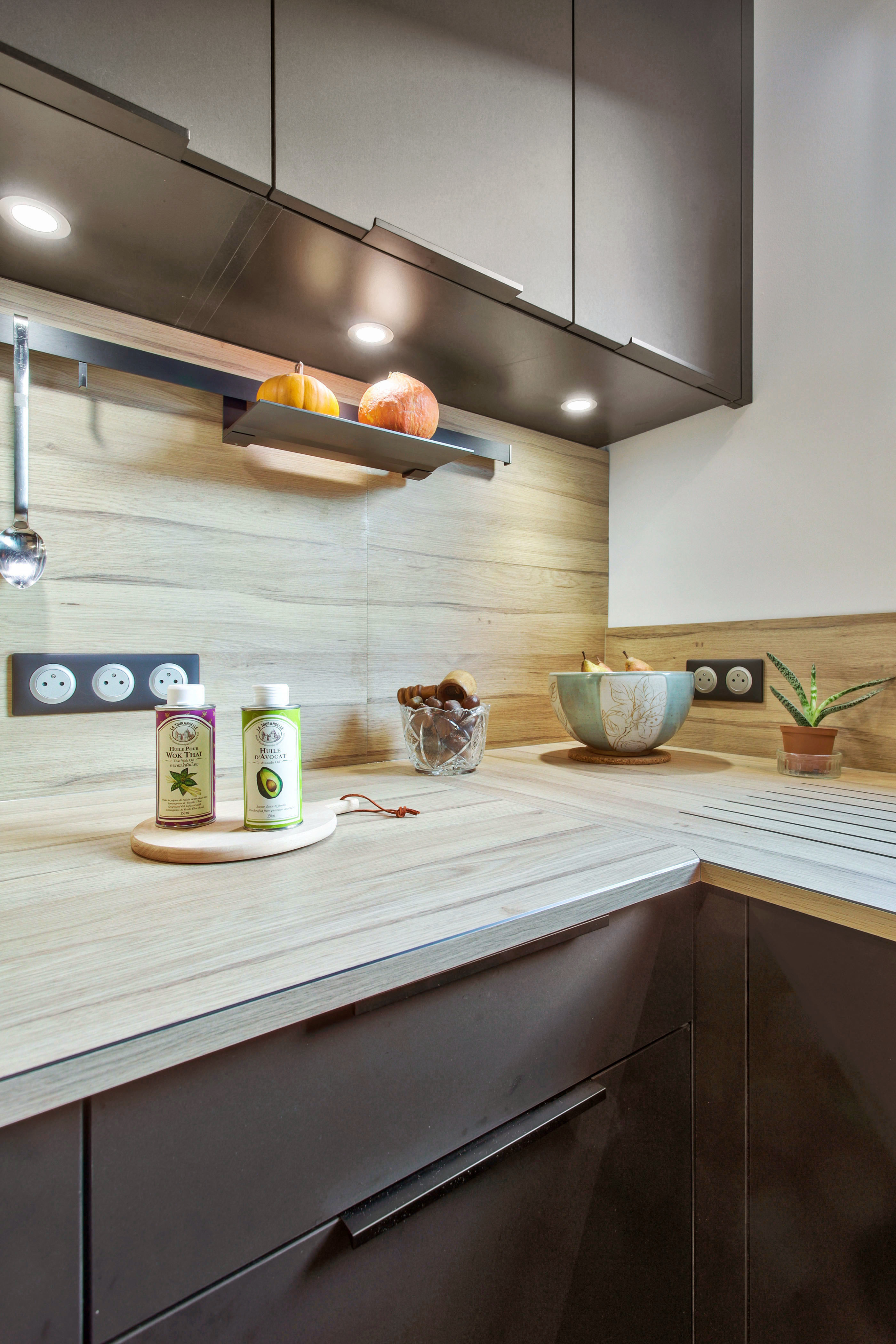 perene_boulogne_Une%20cuisine%20noire%20moderne%20et%20design_92214_08