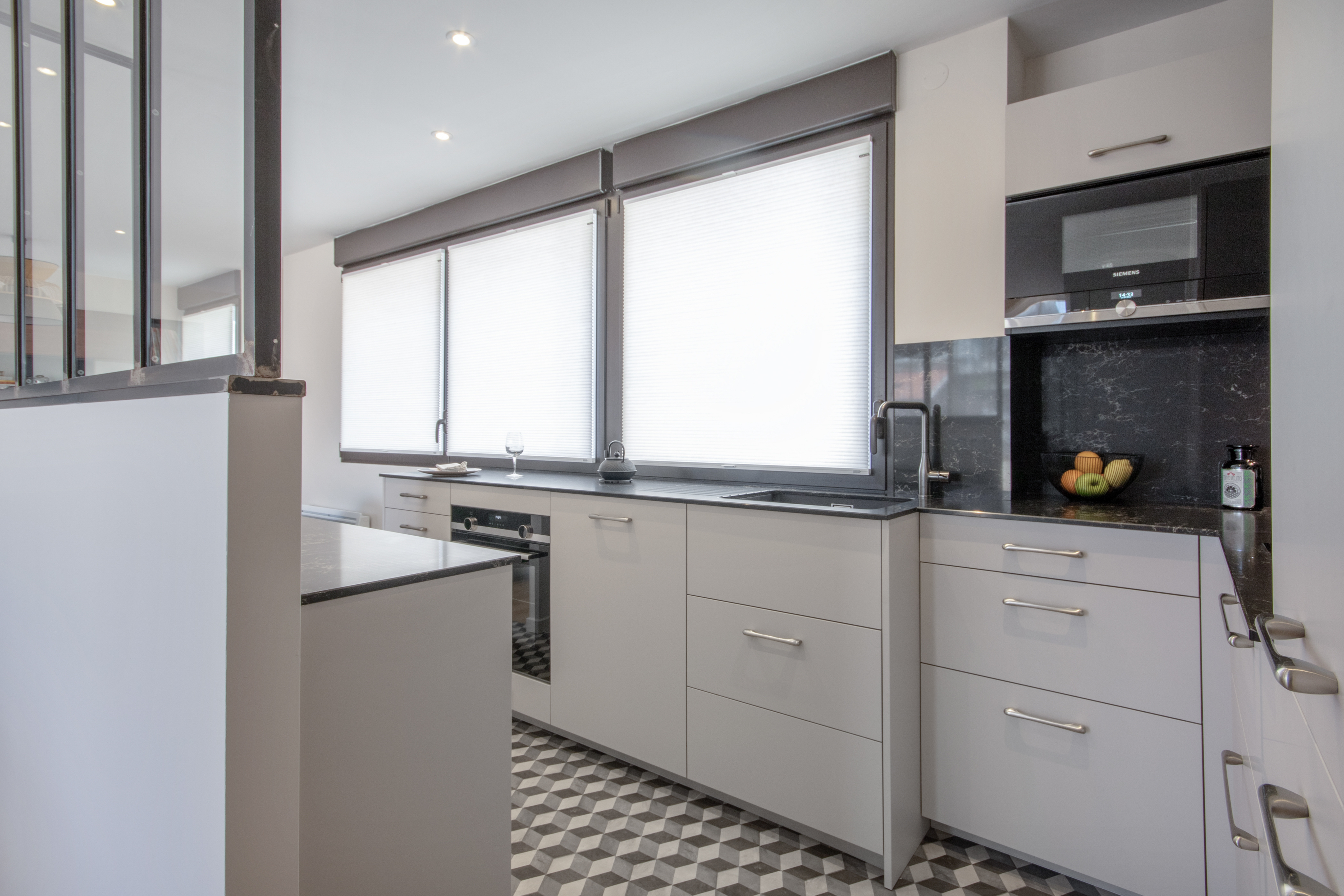 Perene%20Clermont%20cuisine%20verriere%20luxe%20design%20marbre%20noir2