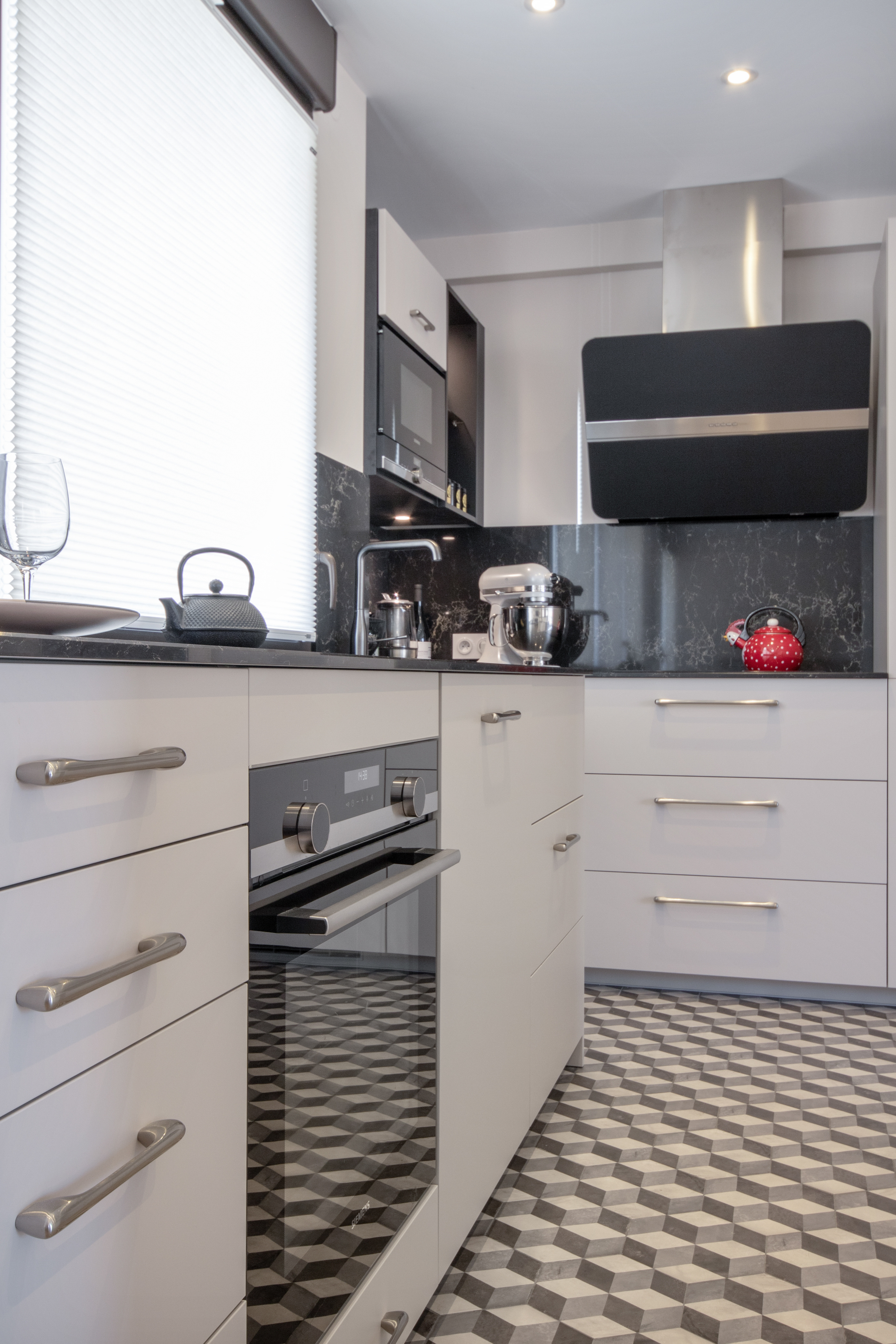 Perene%20Clermont%20cuisine%20verriere%20luxe%20design%20marbre%20noir5