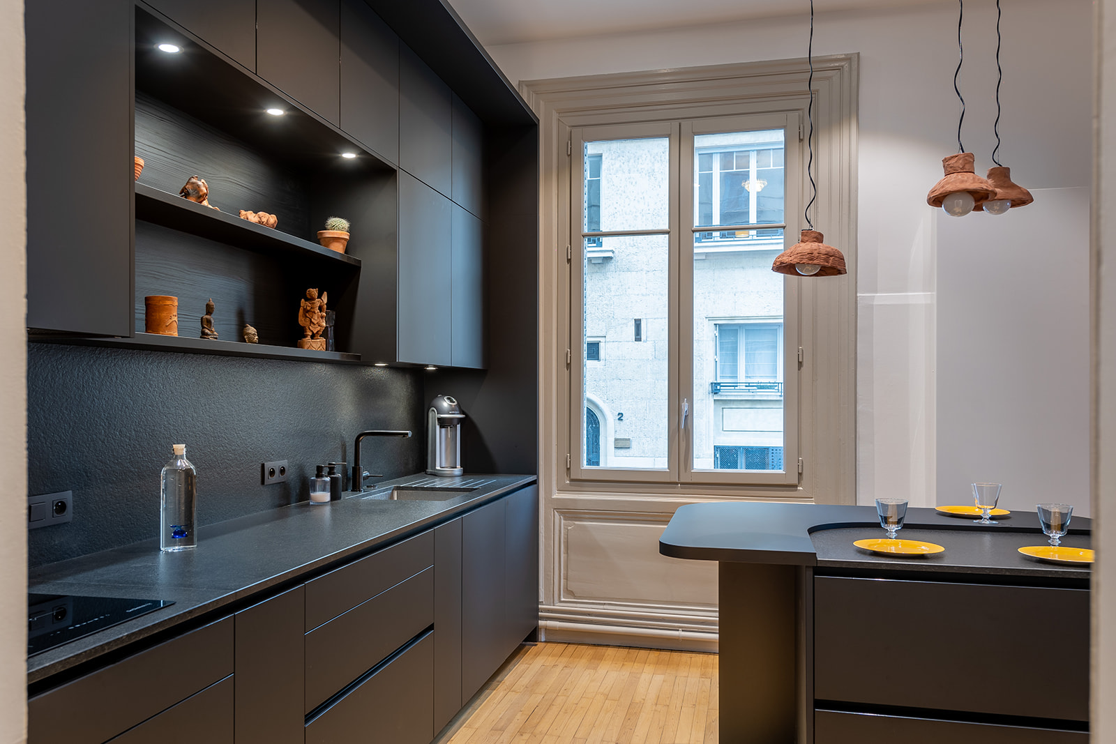 cuisine-design-noire-avec-ilot-perene-lyon%20%282%29