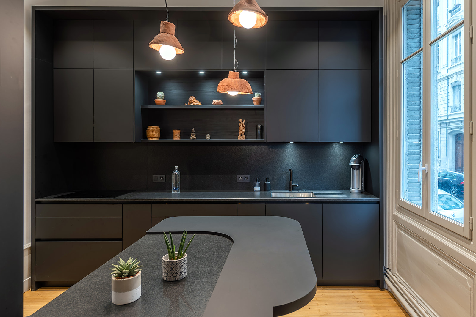 cuisine-design-noire-avec-ilot-perene-lyon%20%289%29