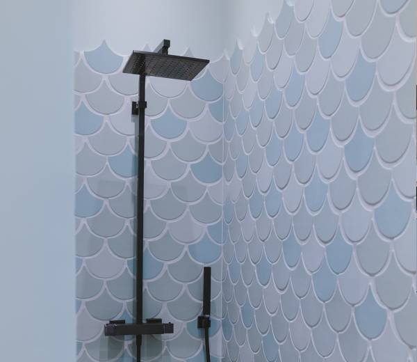 douche-carrelage-ecaille-poisson-perene