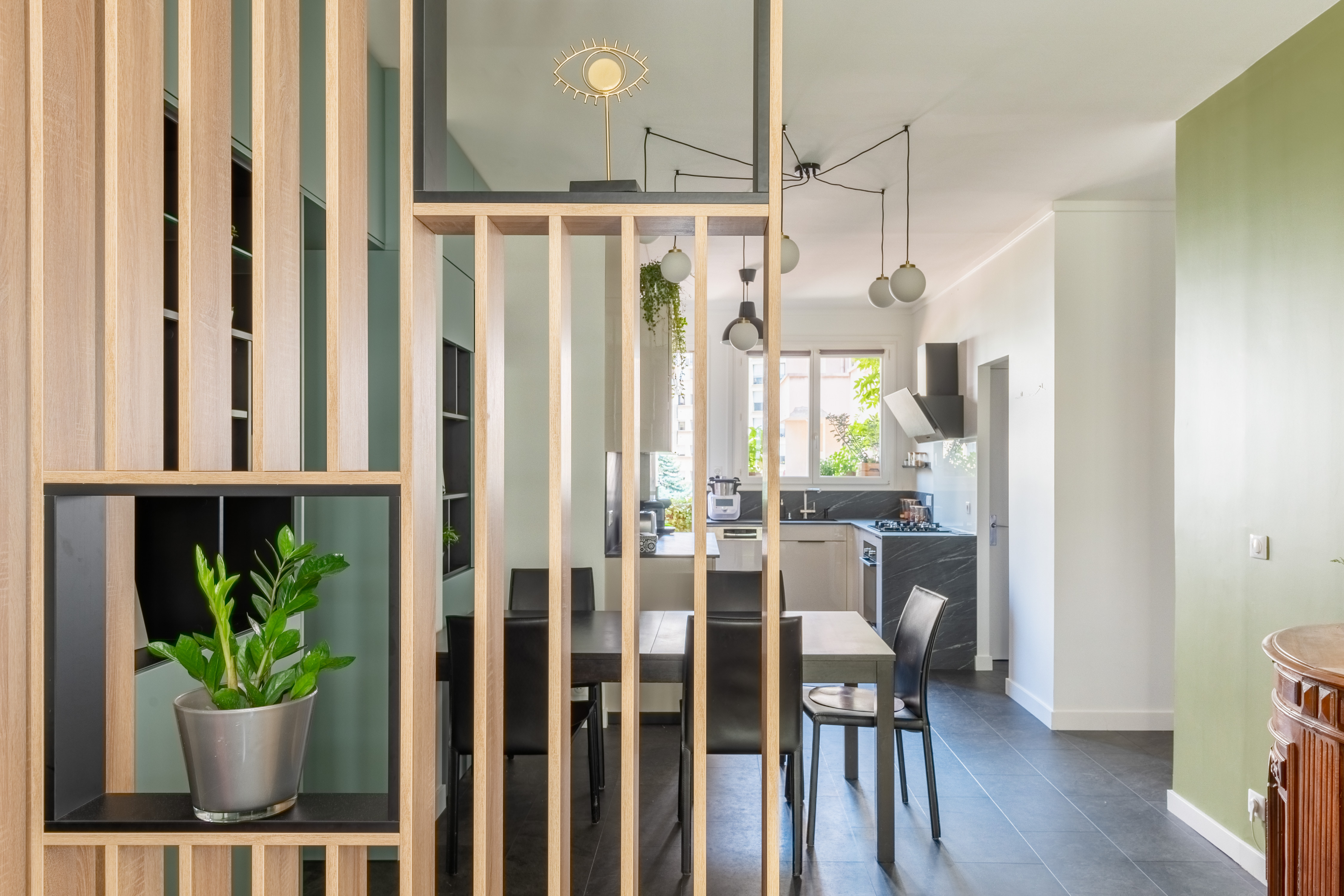 vue%20%C3%A0%20travers%20la%20claustra